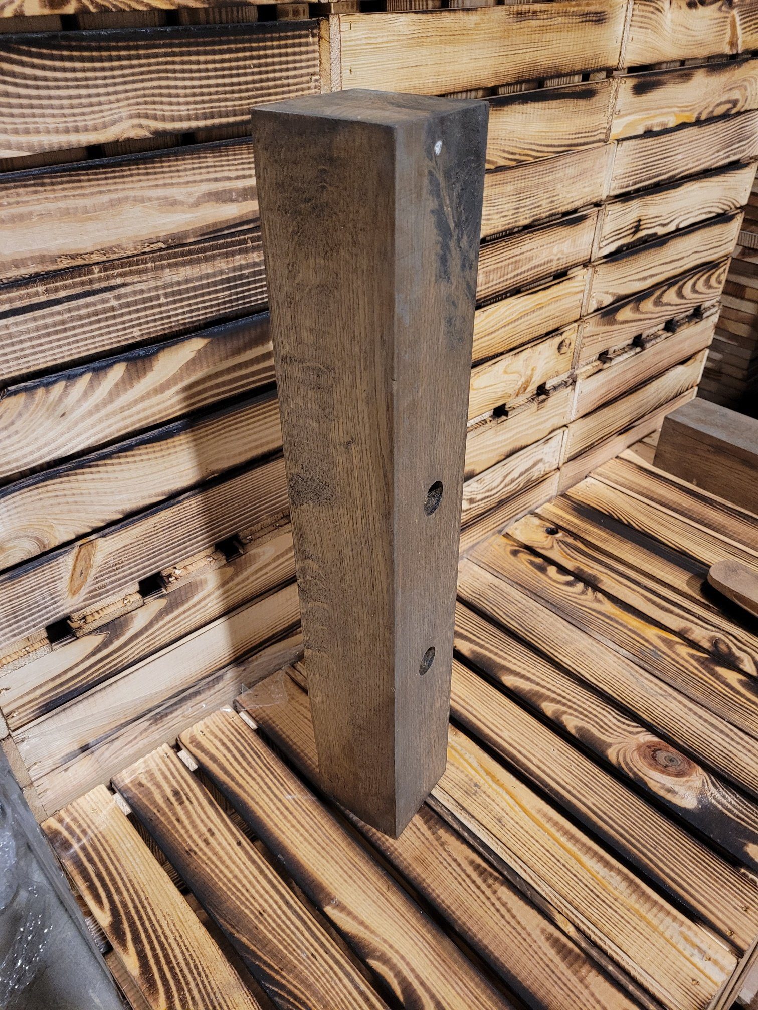 Kistenkolli Altes Land Allzweckkiste Holzbohle Eiche dunkel gebeizt (gebraucht massiv) mit Gebrauchspuren