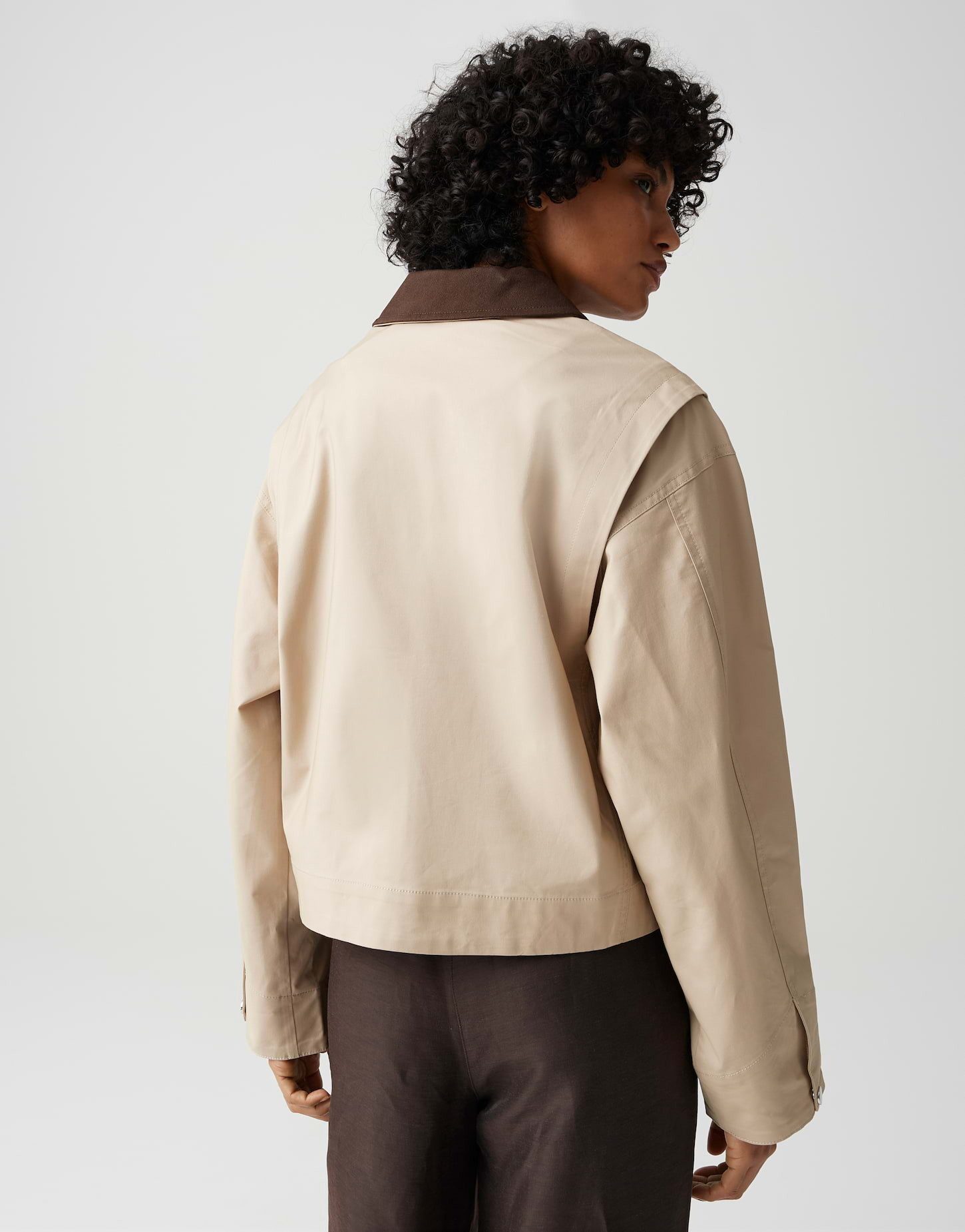 OPUS Kurzjacke Kurzjacke aus Webware mit Twillstruktur Boxy Fit, leicht verkürzt, Paspeltaschen und Reißverschluss