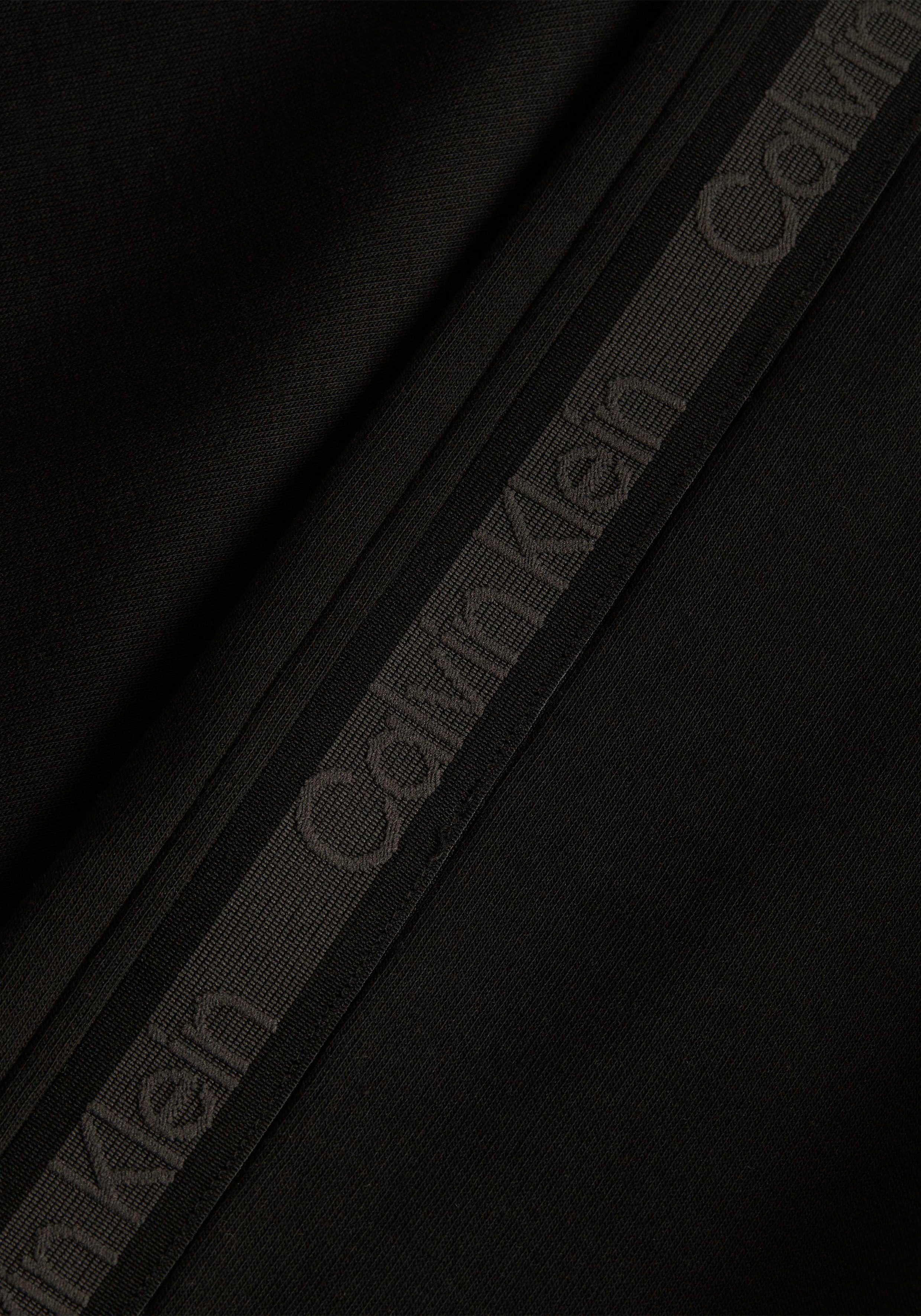 Calvin Klein Sweatshirt SWEATSHIRT am LOGO TAPE Logo-Streifen COMFORT Ärmel schwarz mit