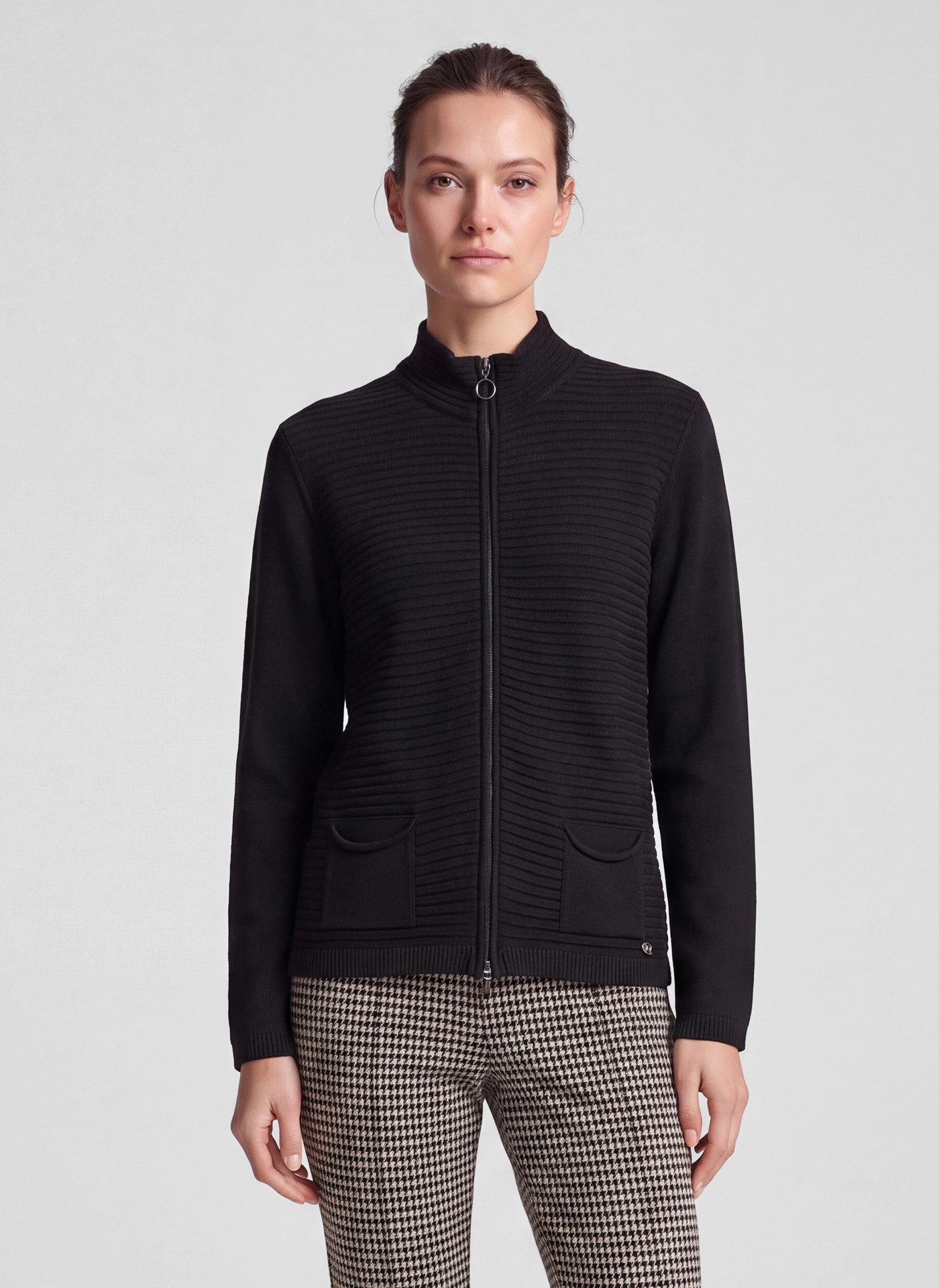 Rabe Strickjacke mit feiner Struktur und Stehkragen/Reißverschluss