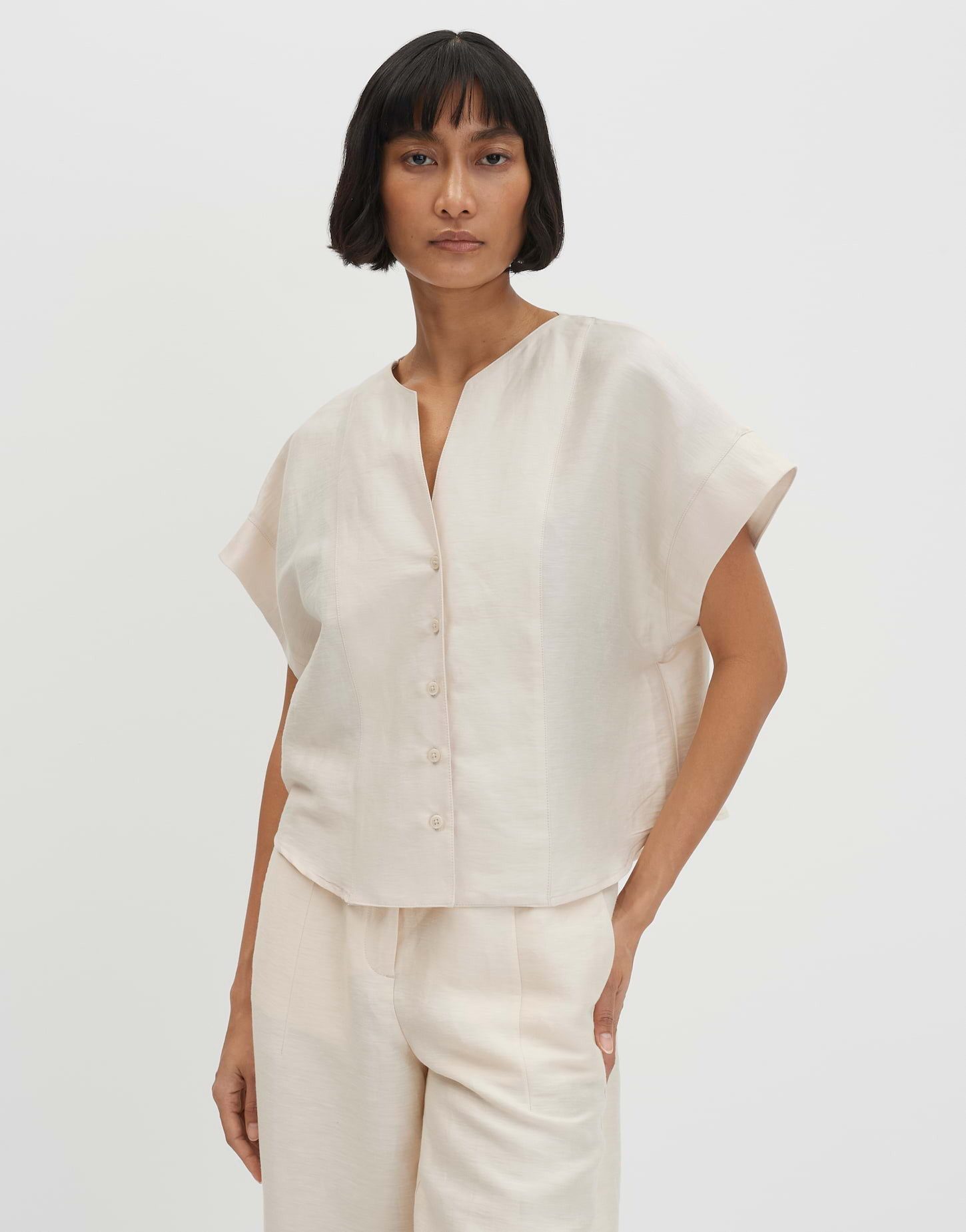 someday Kurzarmbluse Kragenlose Bluse aus Leinen Mix Loose Fit Kellerfalte und Knopfleiste für Alltag