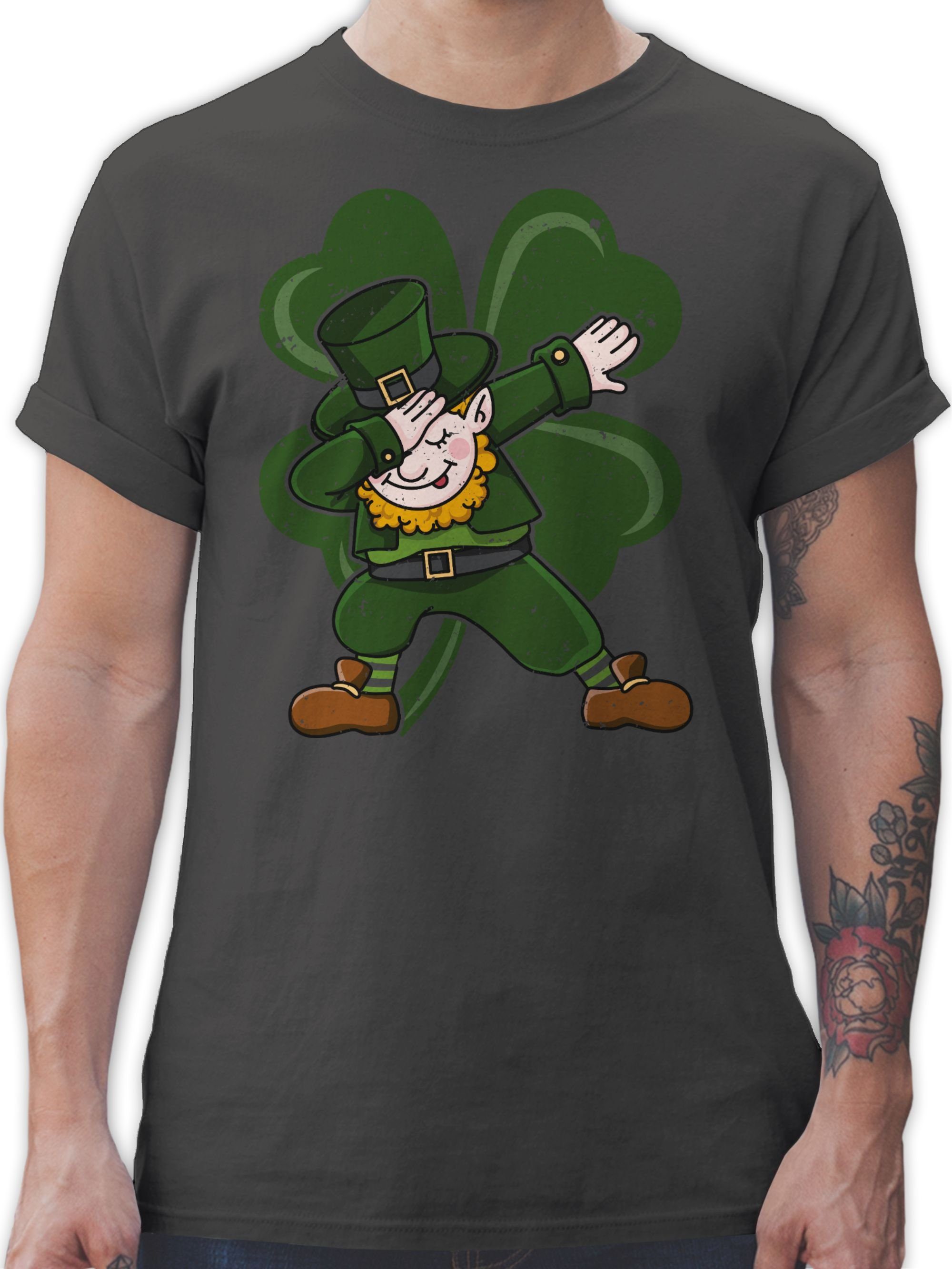 Shirtracer T-Shirt Dabbing Leprechaun mit Kleeblatt St. Patricks Day 03 Dunkelgrau