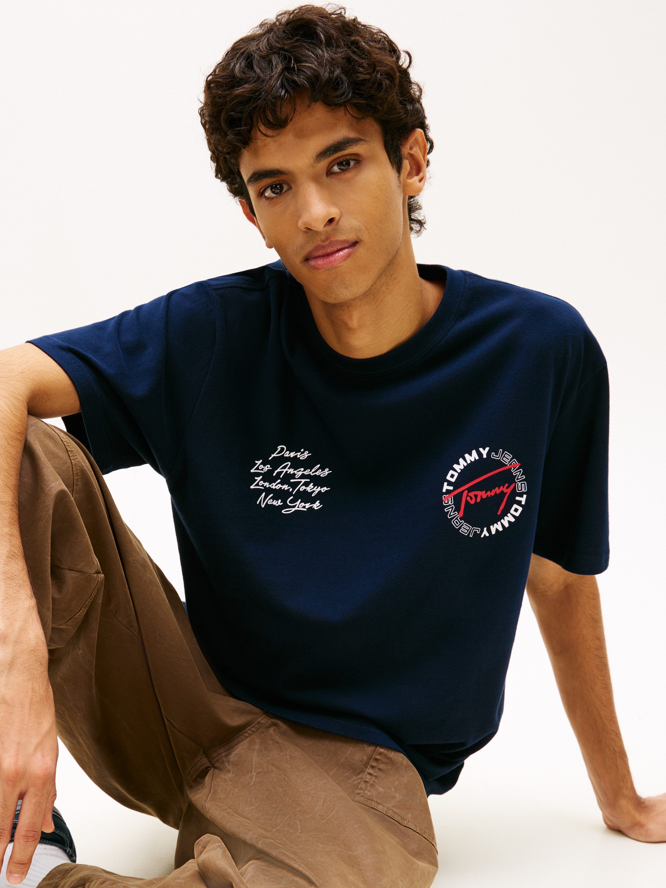 Tommy Jeans T-Shirt TJM RELAXED SIGN CIRCLE mit Markenprint, Rundhals