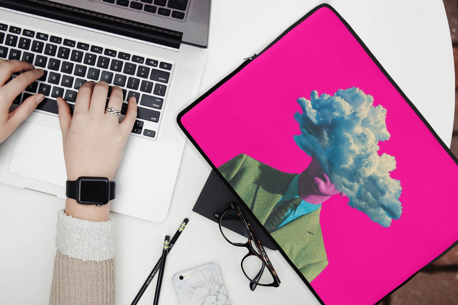 MuchoWow Laptop-Hülle Mann - Anzug - Wolke - Rosa 14 Zoll, Schutzhülle für Laptop, Schutz gegen Kratzern, Laptoptasche