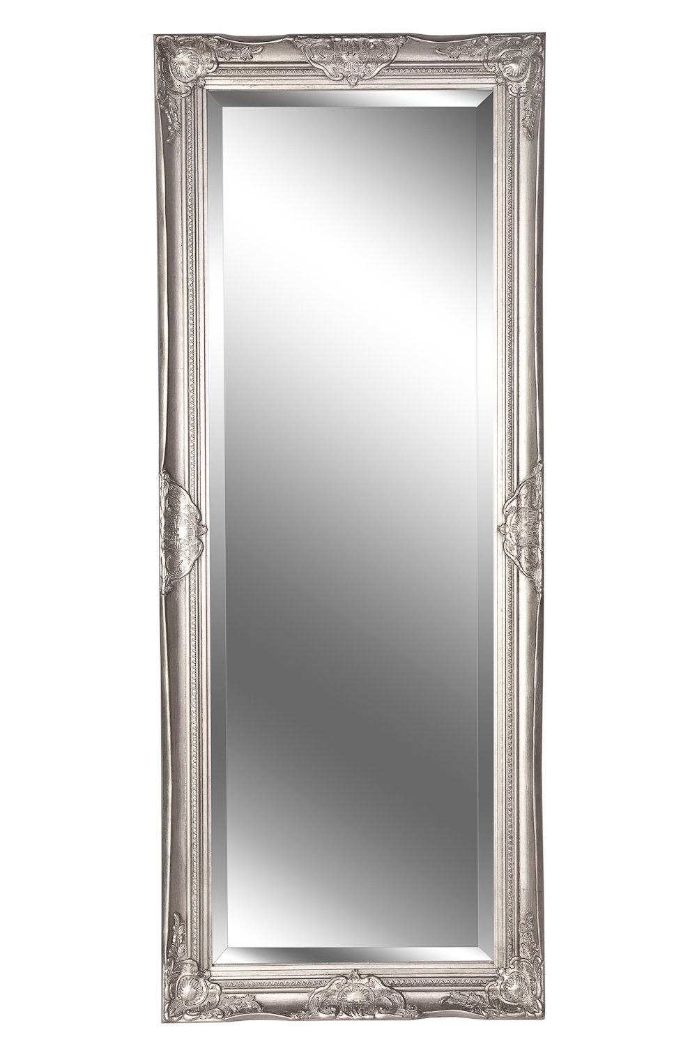 möbelando Barockspiegel Louisa, Traumhafter Wandspiegel im Barock-Stil mit wunderschönen Verzierungen. Facettenschliff, Rahmenmaterial Holz, Ornamente aus Gips, Farbe antik silber, wahlweise vertikal oder horizontal an der Wand montierbar. Breite 60 cm, Höhe 150 cm, Tiefe 5 cm, Spiegelfläche ca. 137 x x46,5 cm Rahmenbreite ca. 7 cm.