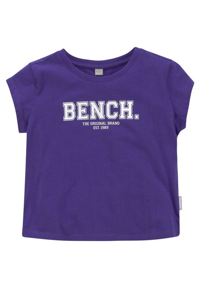 Bench. T-Shirt in kurzer gerader Form