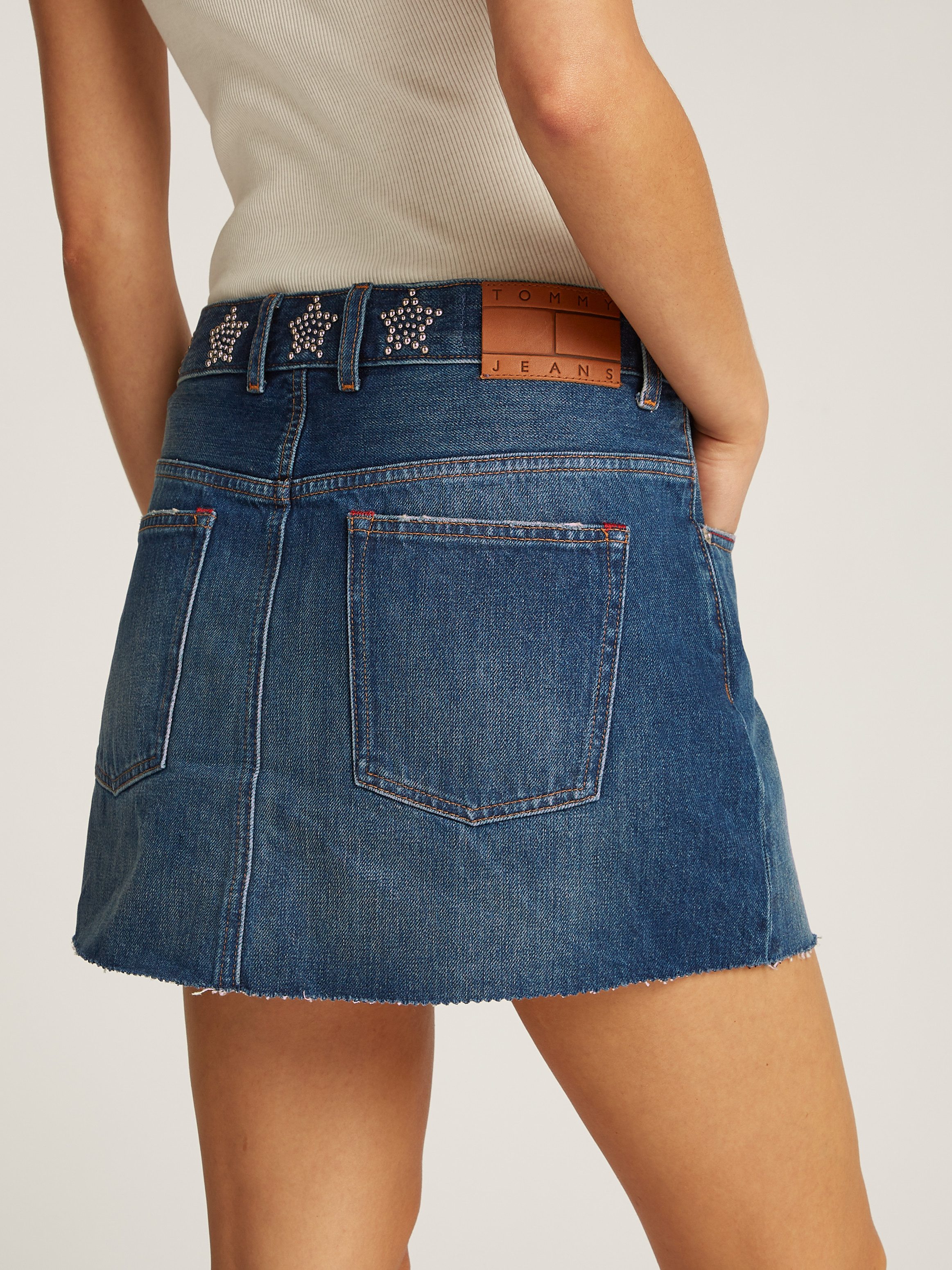 Tommy Jeans Jeansrock STUDDED DENIM MINI SKIRT AI9057 mit Strass-Details