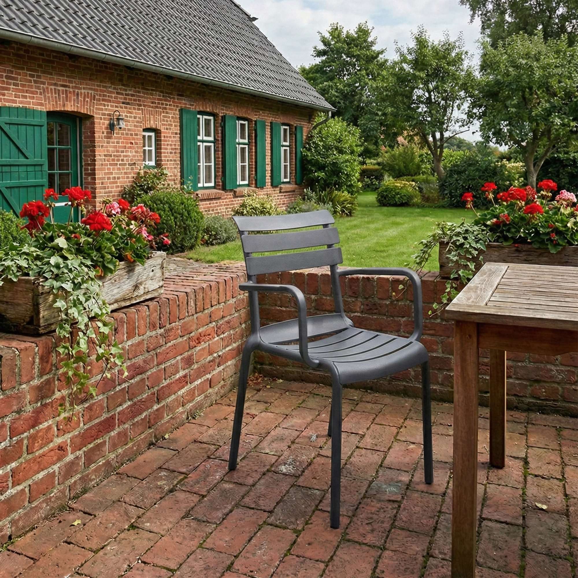 CLP Gartenstuhl Joliya (1er), wetterfest und UV-beständig, bis 150 kg