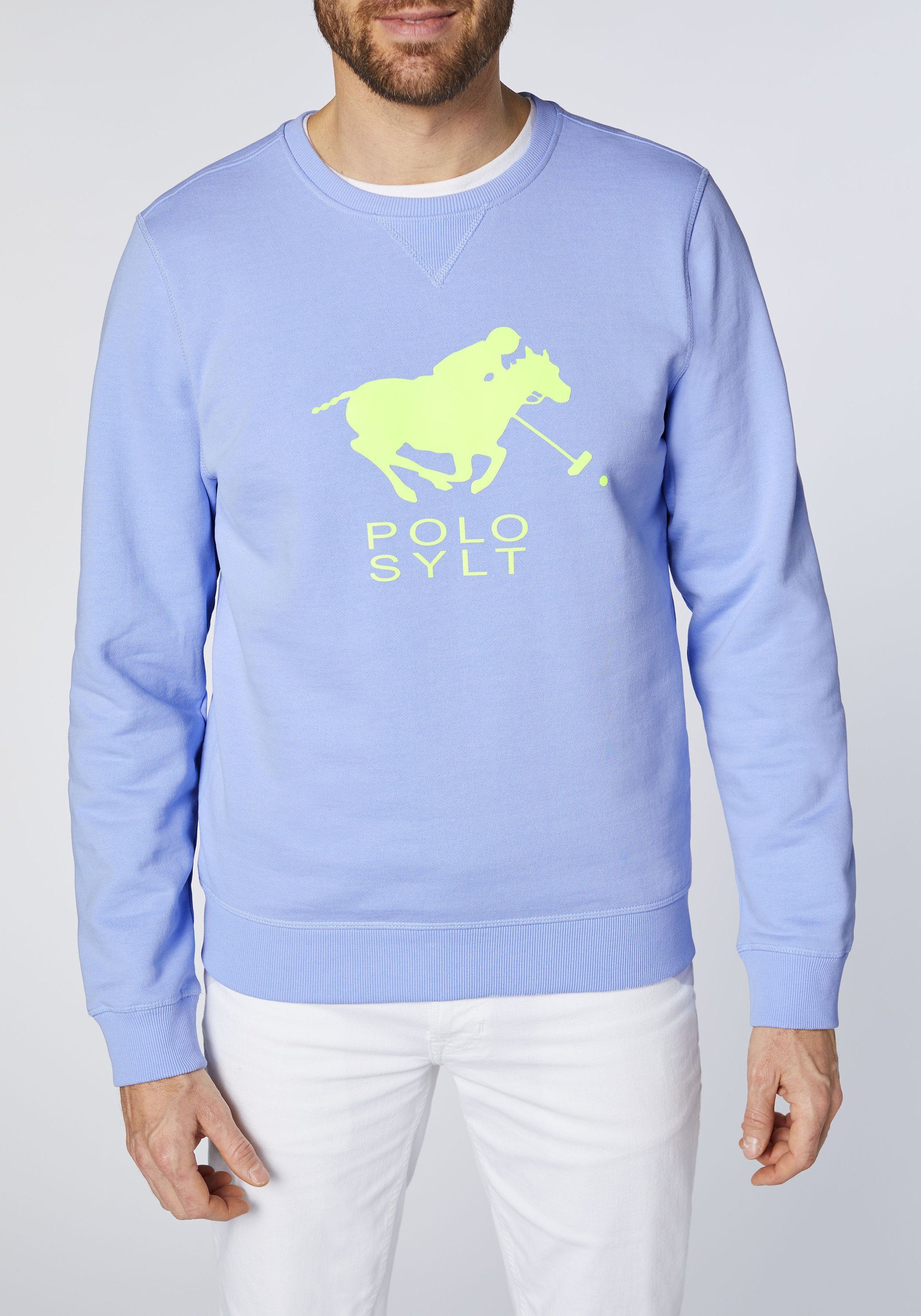 Brunnera Sylt Blue mit Polo Sweatshirt Label-Motiv