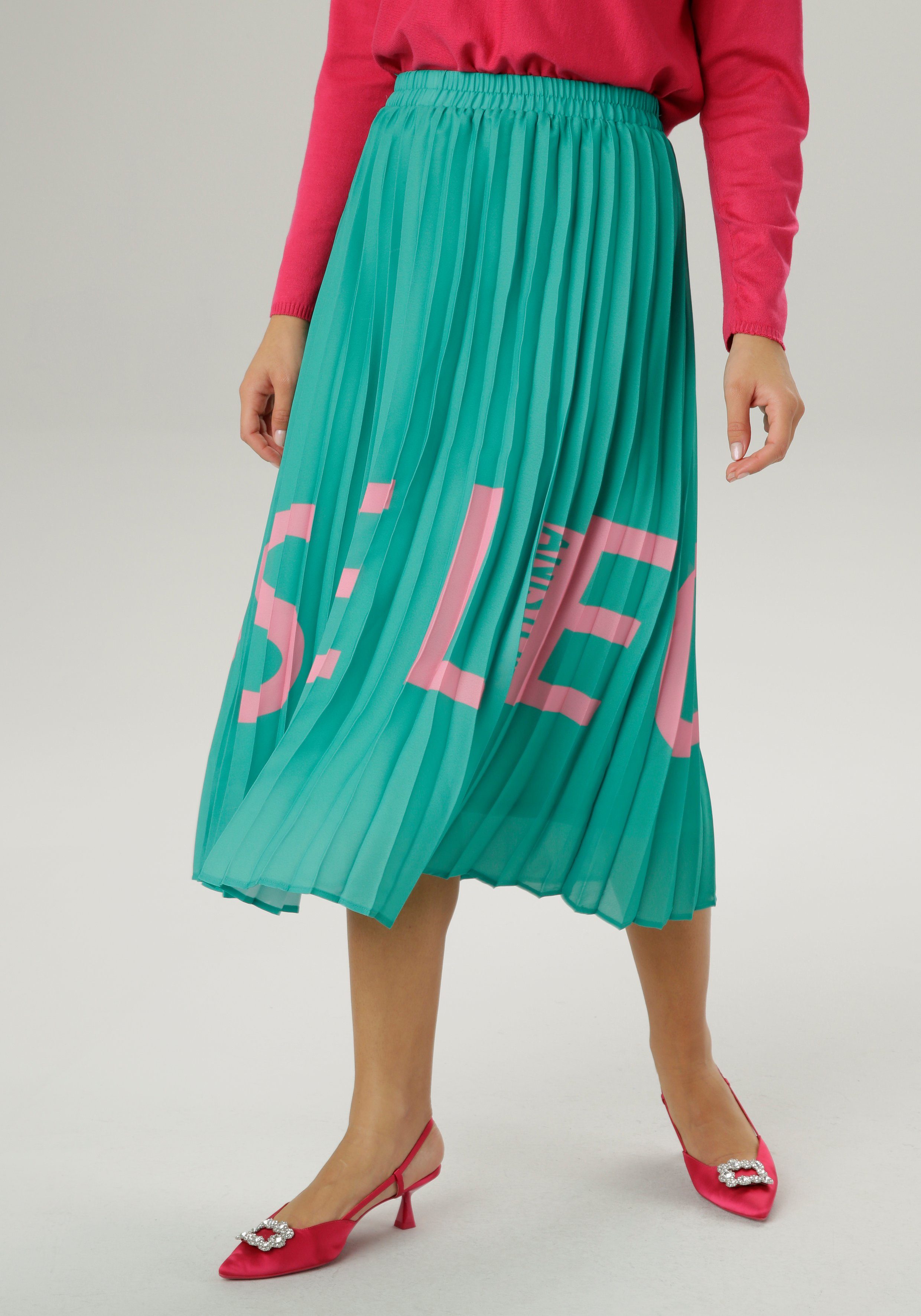 Aniston SELECTED Plisseerock mit Markenschriftzug in Knallfarbe grün-pink