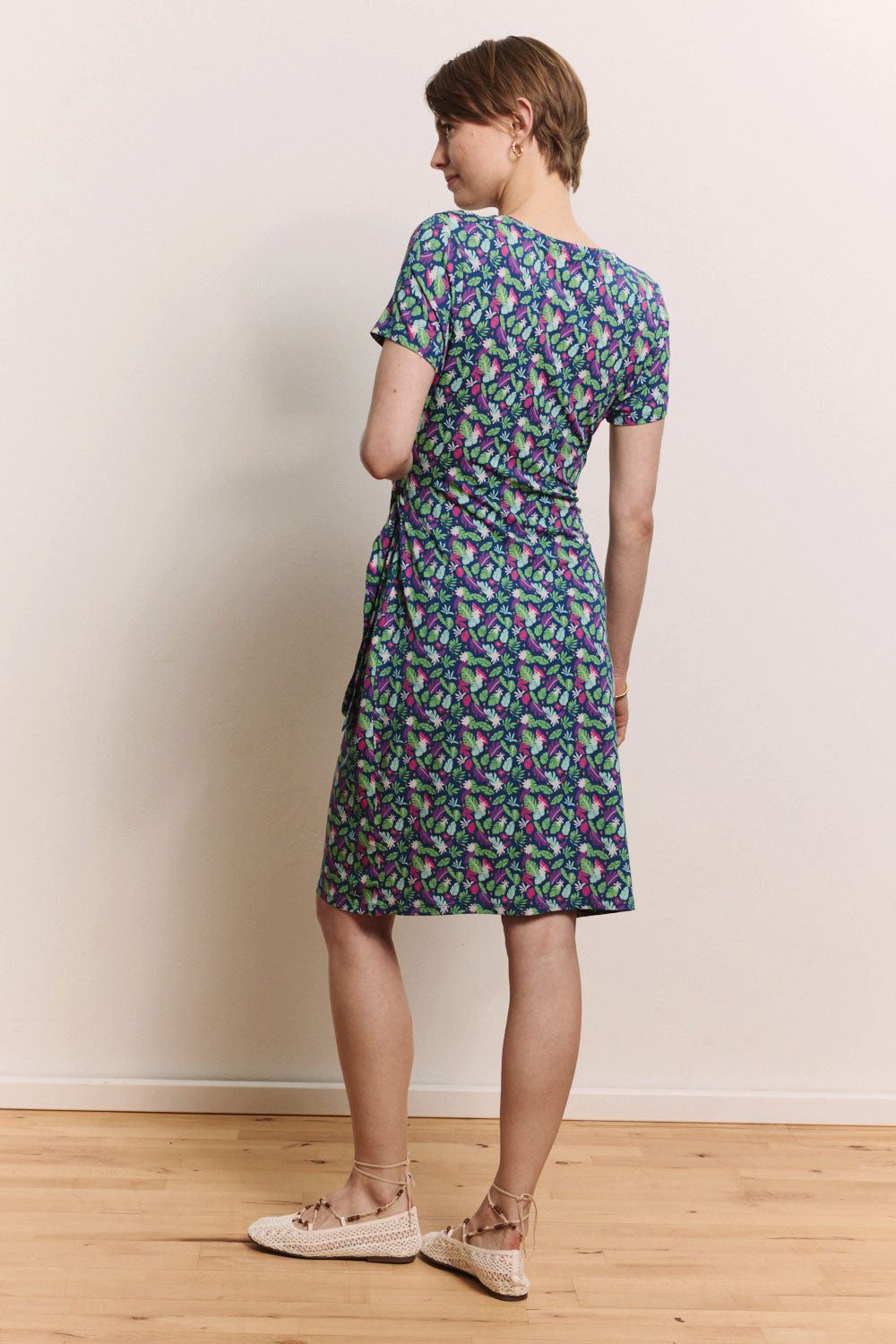 Tranquillo Sommerkleid Jerseykleid Oliviaa aus EcoVero™ Viskose Seitliche Bindebänder betonen die Taille figurschmeichelnd