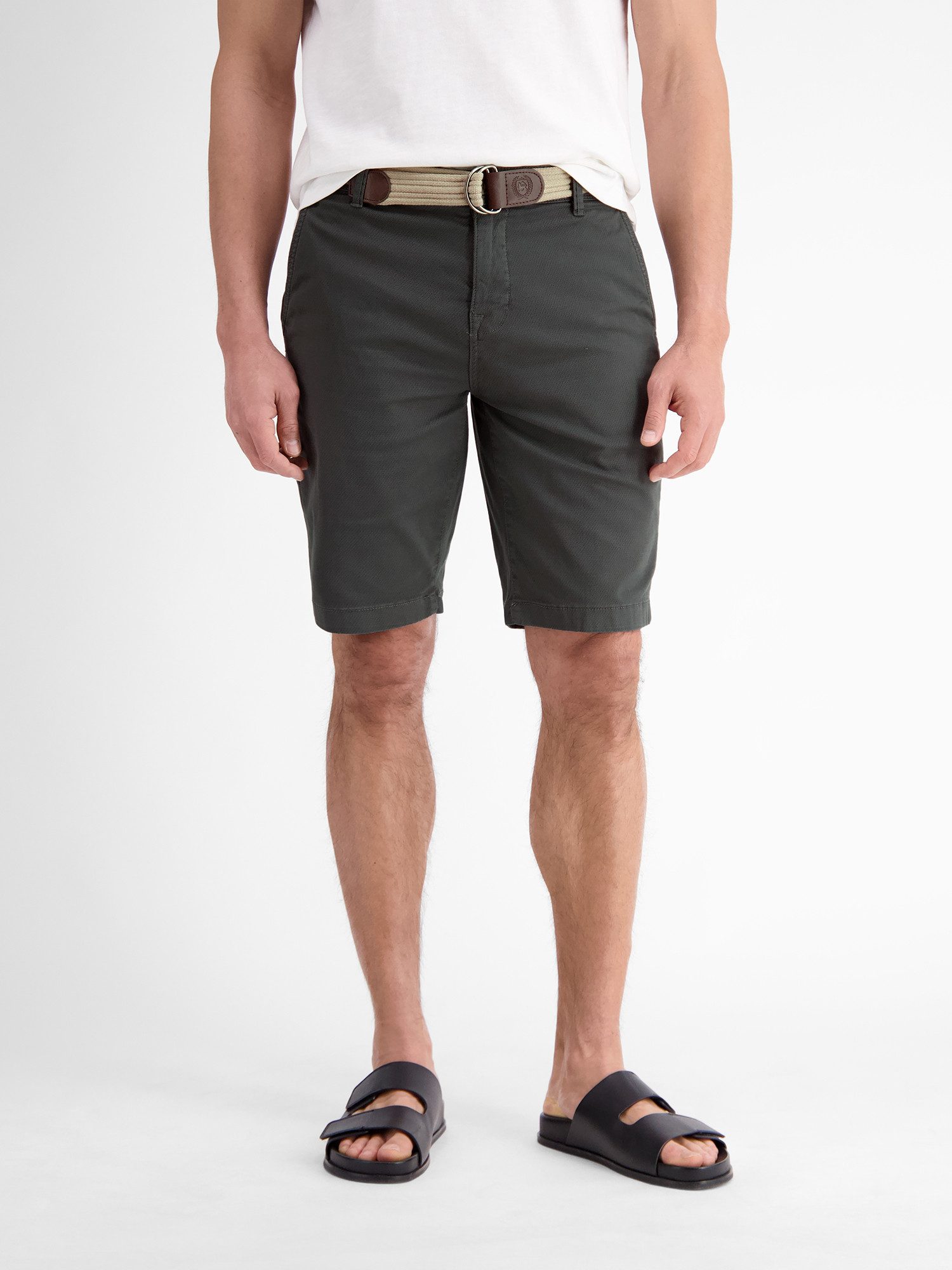 LERROS Chinoshorts Bequeme Chino-Bermuda mit Gürtel und Minimalprint Leichte Sommershorts aus 98% Baumwolle und 2% Elasthan, mit 4 Taschen