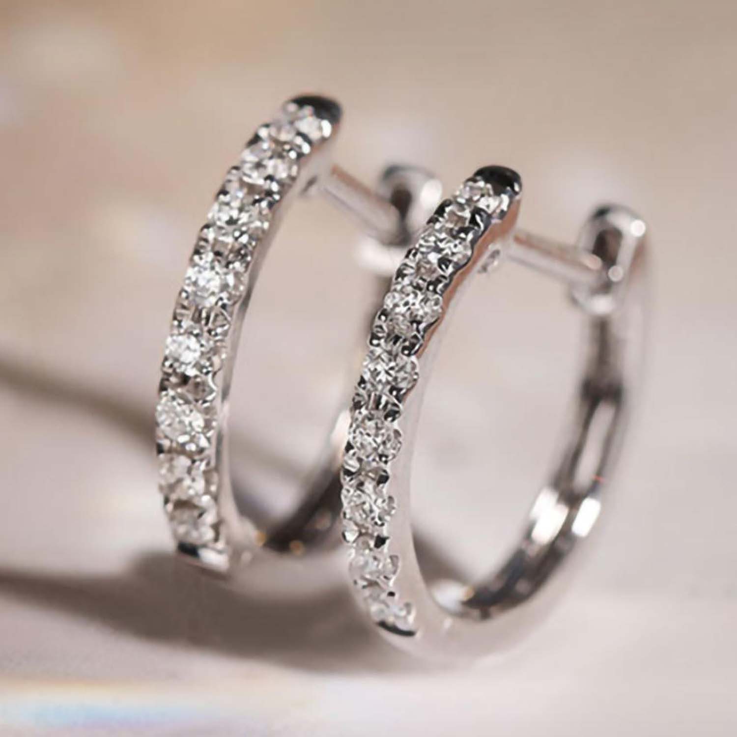 Innolea Ohrring-Set Elegante Zirkonia-Creolen Klassische Halbring-Ohrringe für jeden Tag