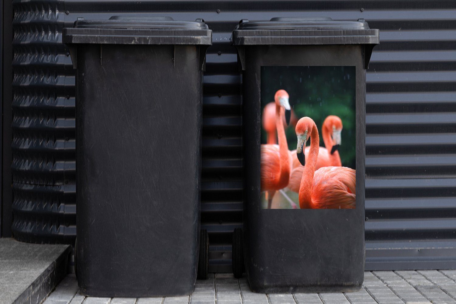 MuchoWow Wandsticker Flamingos im Sticker, Abfalbehälter (1 Mülleimer-aufkleber, St), Container, Regen Mülltonne