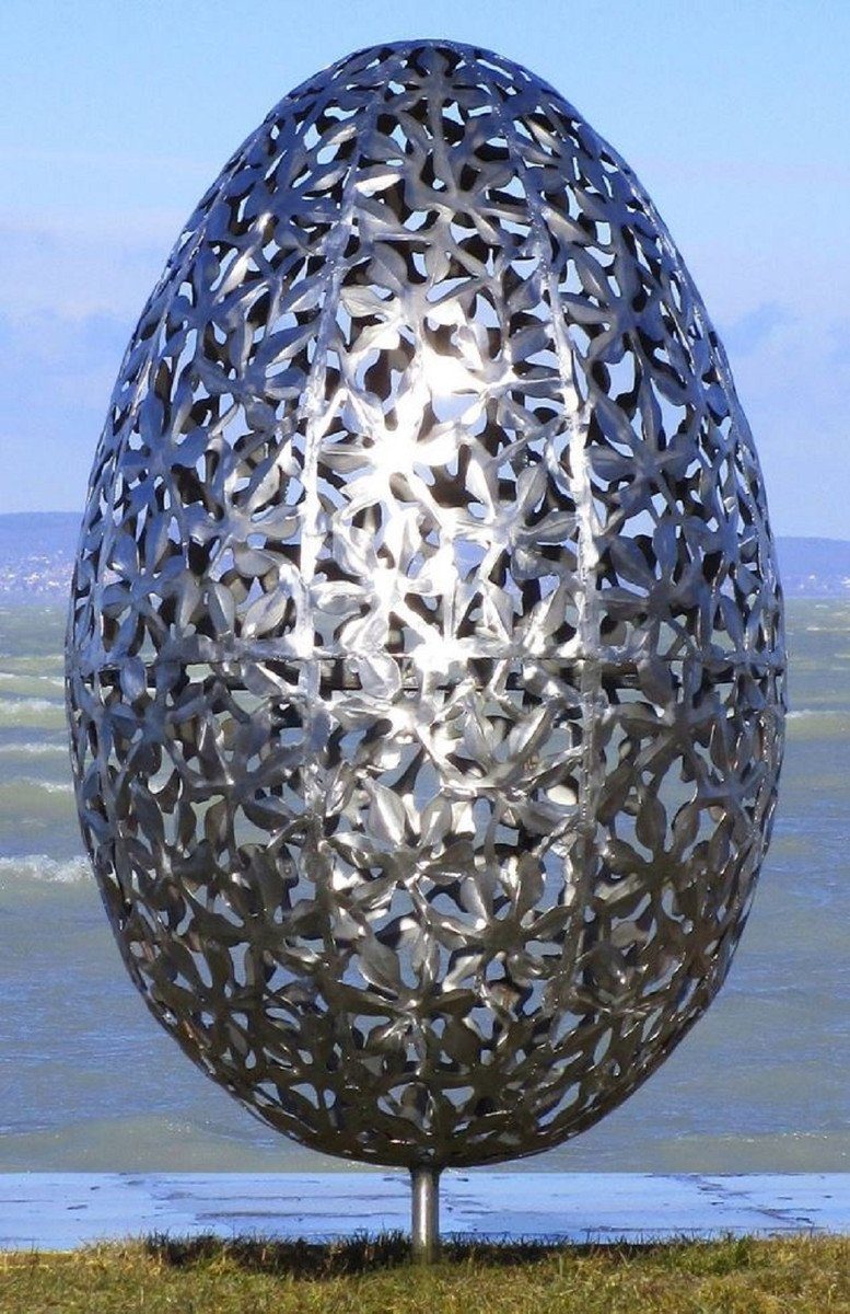 Casa Padrino Skulptur Luxus Edelstahl Garten Skulptur Ei Silber Ø 75 x H. 130 cm - Handgefertigte Wetterbeständige Garten Dekoration - Luxus Kollektion