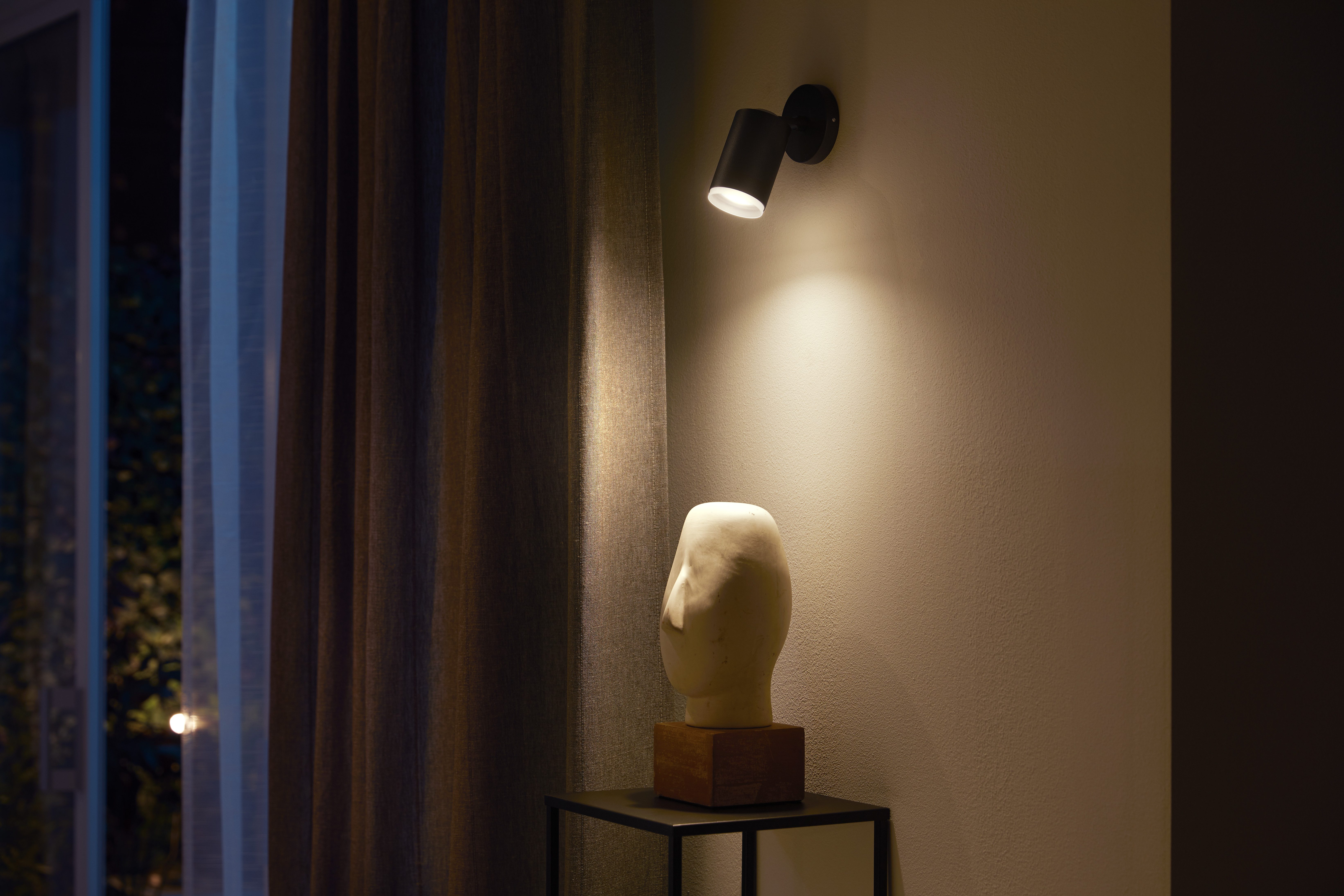 Philips Hue LED Deckenspot White & Color Ambiance Fugato 1er Aufbauspot, Abschaltautomatik, Bluetooth, CCT - über Fernbedienung, Dimmfunktion, Einschlafhilfe, F – Bild 2 von 5