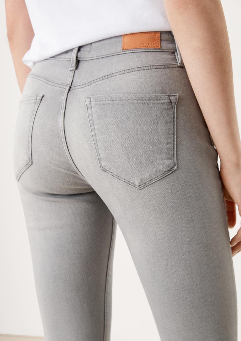 in Taschen Skinny mit Skinny-fit-Jeans Jeans klassischer IZABELL Fit 5-Pocket-Form s.Oliver