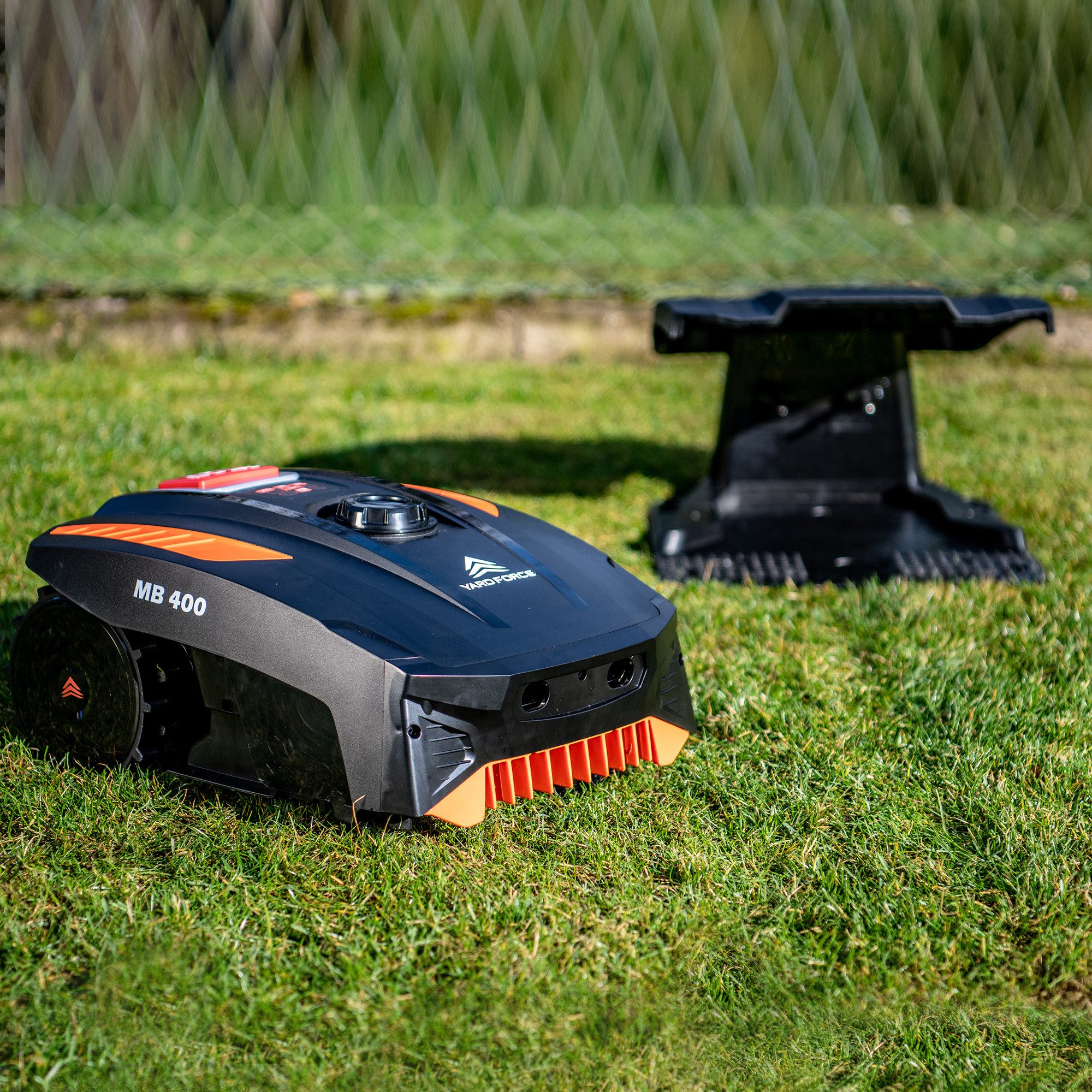 Yard Force MB400 robotic lawnmower, for lawns up to 400 m², operated via app