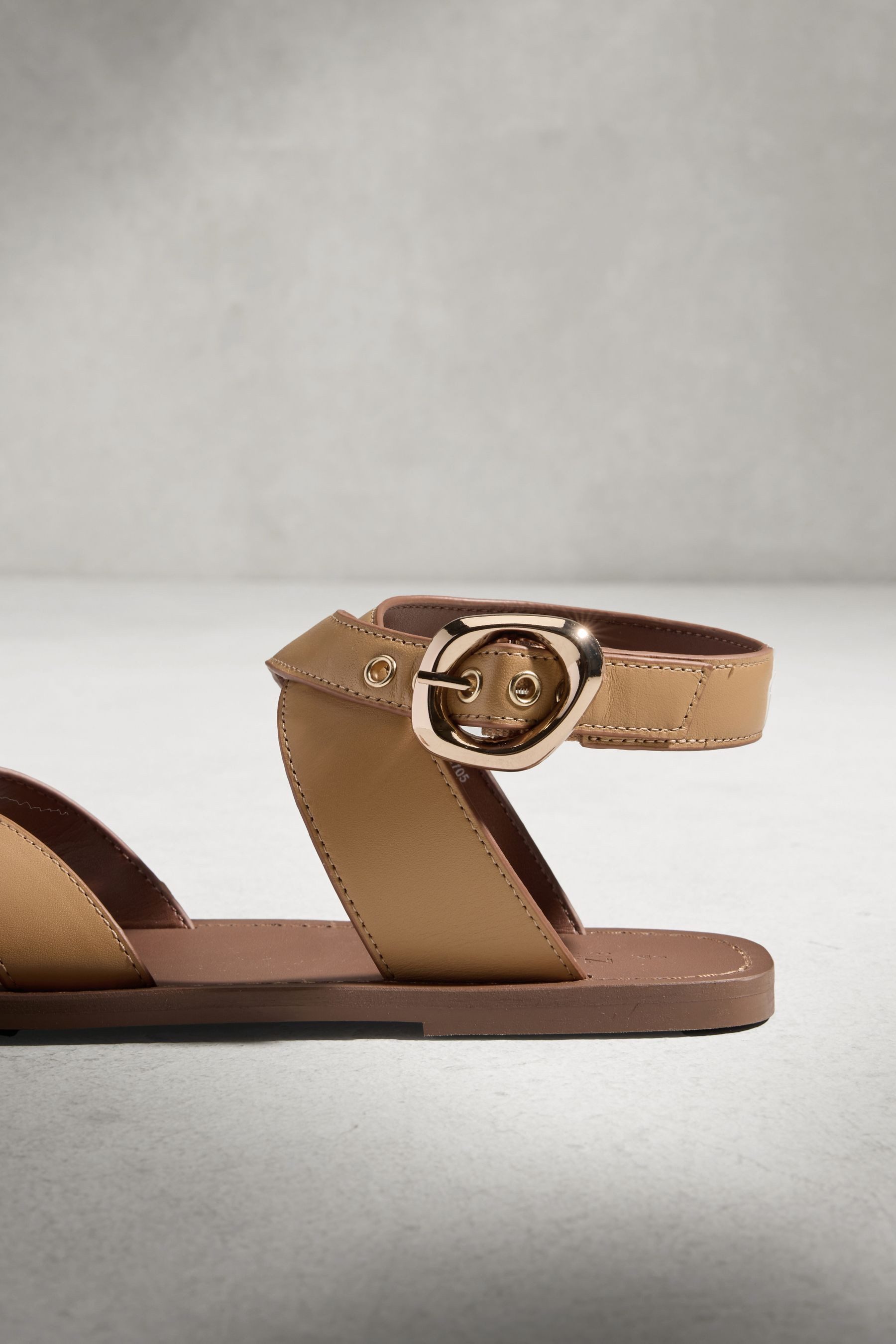 Next Zehentrenner-Sandalen mit Knöchelriemen Sandale (1-tlg)