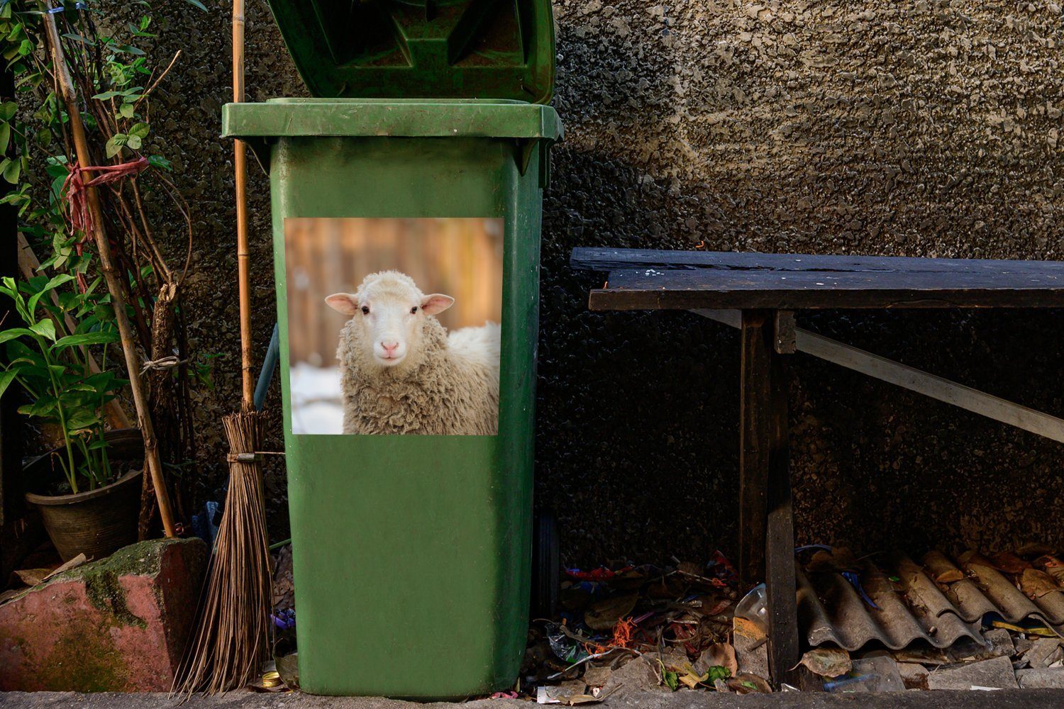 MuchoWow Wandsticker Schafe - Schnee St), (1 Mülleimer-aufkleber, Abfalbehälter - Sticker, Container, Mülltonne, Wolle