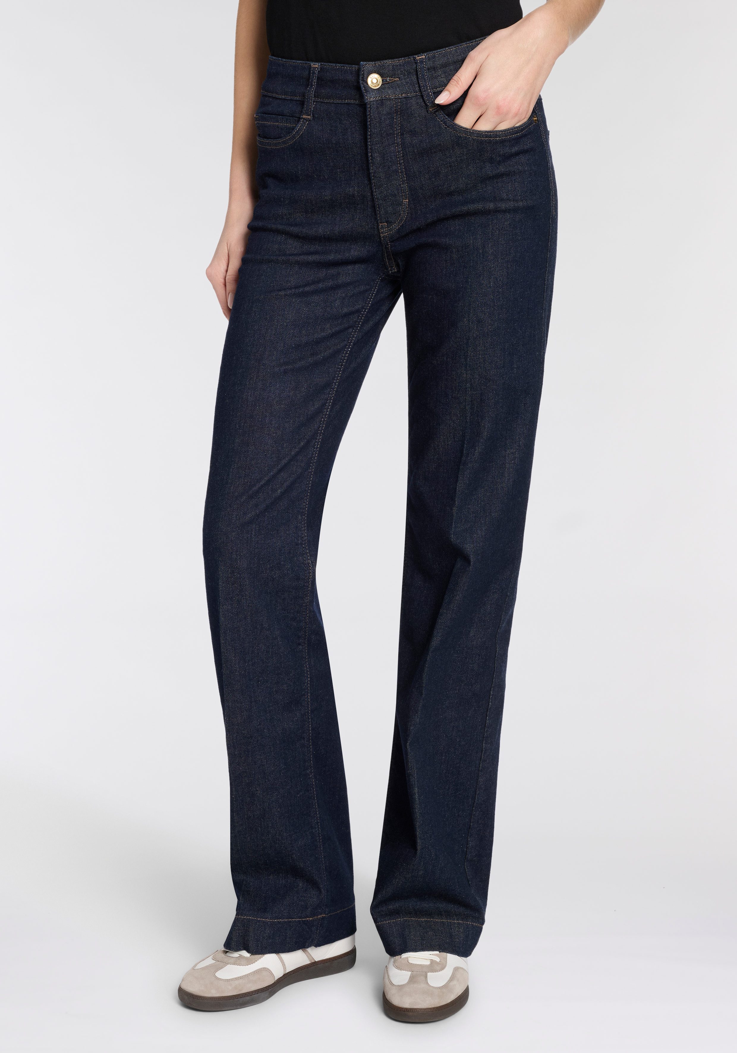 MAC 5-Pocket-Jeans WIDE star mit Aufdruck "Star" auf der Gesäßtasche, weites Bein