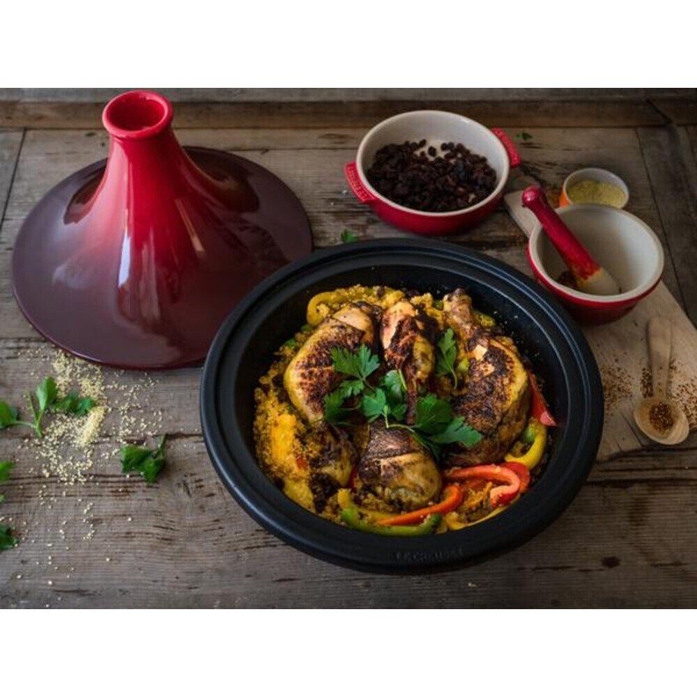 LE CREUSET Geschirr-Set Tagine 31 cm Classic kirschrot, Emailliertes Gusseisen, Gusseisen, emailliert, kirschrot, Handreinigung, backofengeeignet