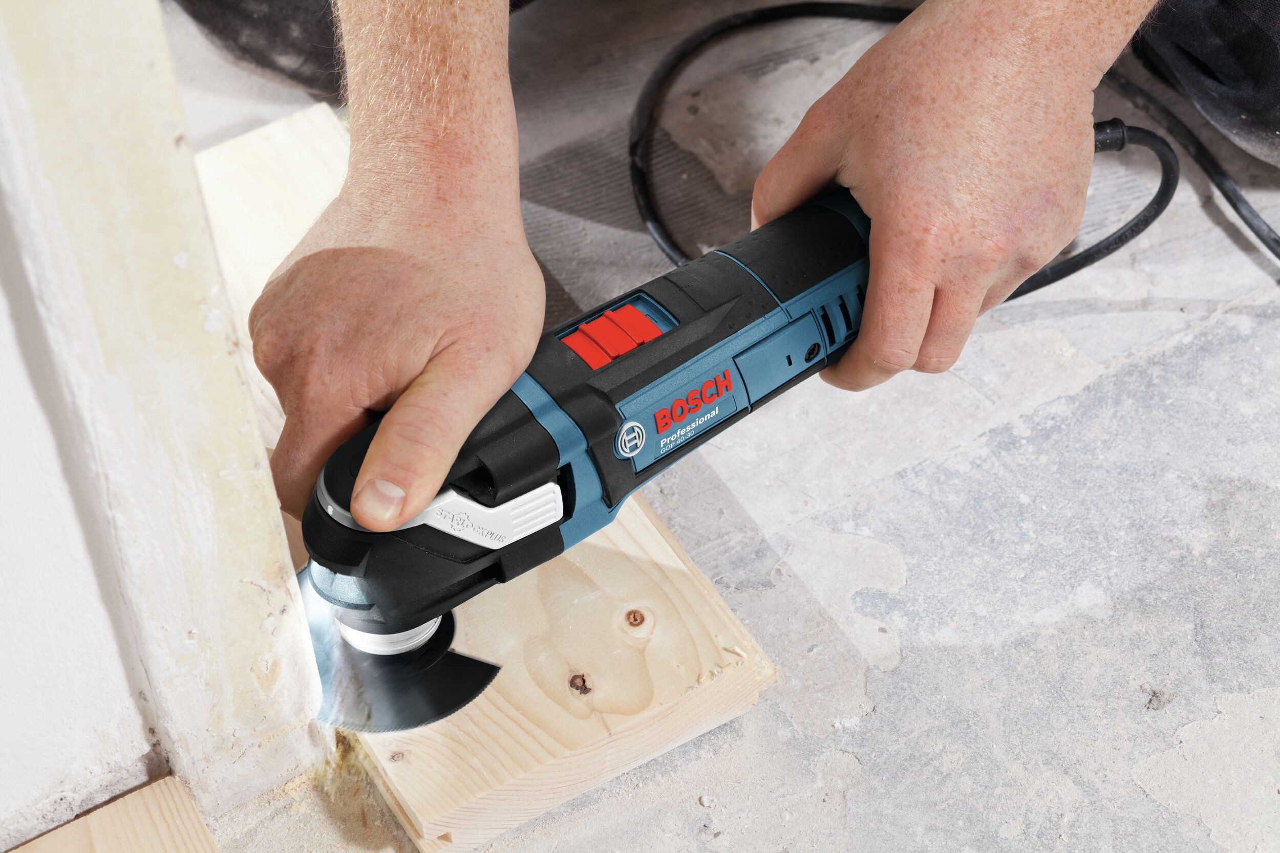 Bosch Professional Elektro-Multifunktionswerkzeug GOP 40-30, Multi-Cutter - im Karton
