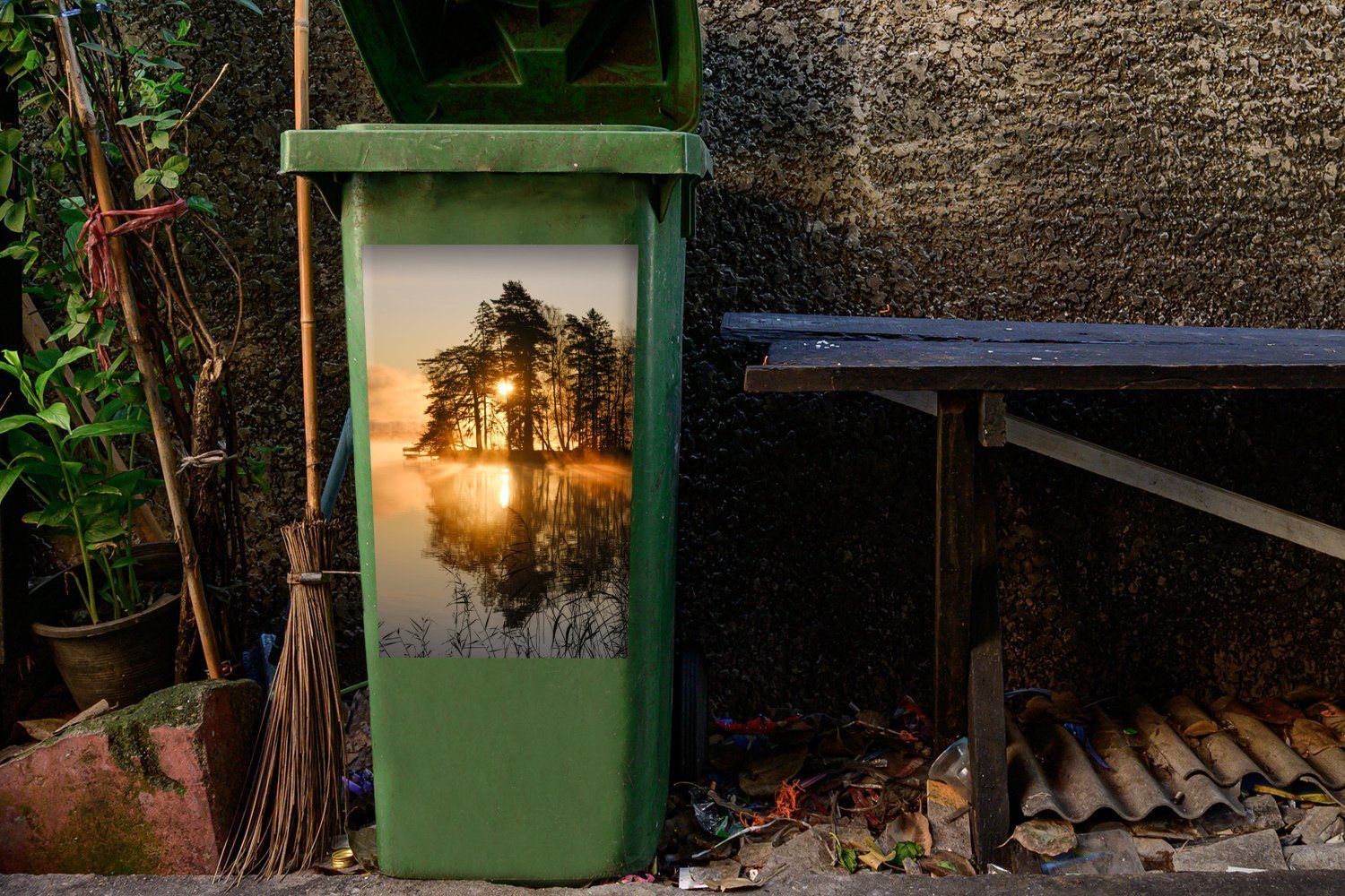 MuchoWow Wandsticker Herbst Sticker, St), Wasser Sonne Mülltonne, Container, Abfalbehälter (1 - Mülleimer-aufkleber, 