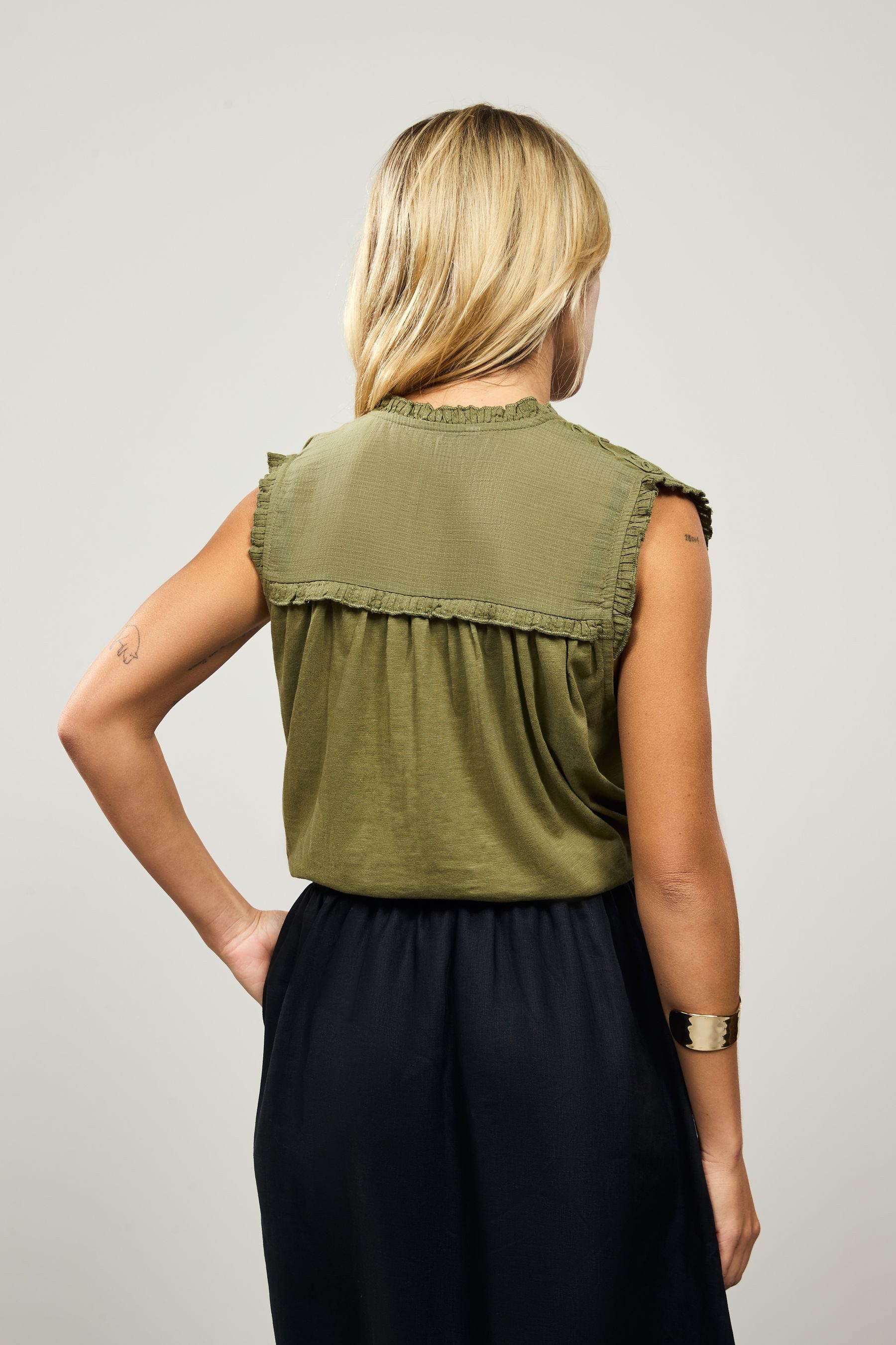 Next Rüschenbluse Ärmelloses Oberteil mit Stickerei und Rüschen (1-tlg) günstig online kaufen