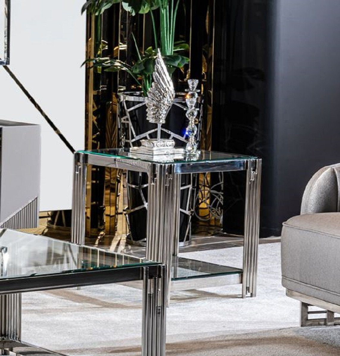 Casa Padrino Beistelltisch Casa Padrino Luxus Beistelltisch Silber 50 x 50 x H. 58 cm - Quadratischer Tisch mit Glasplatte - Wohnzimmer Möbel - Luxus Möbel - Luxus Einrichtung - Wohnzimmer Einrichtung