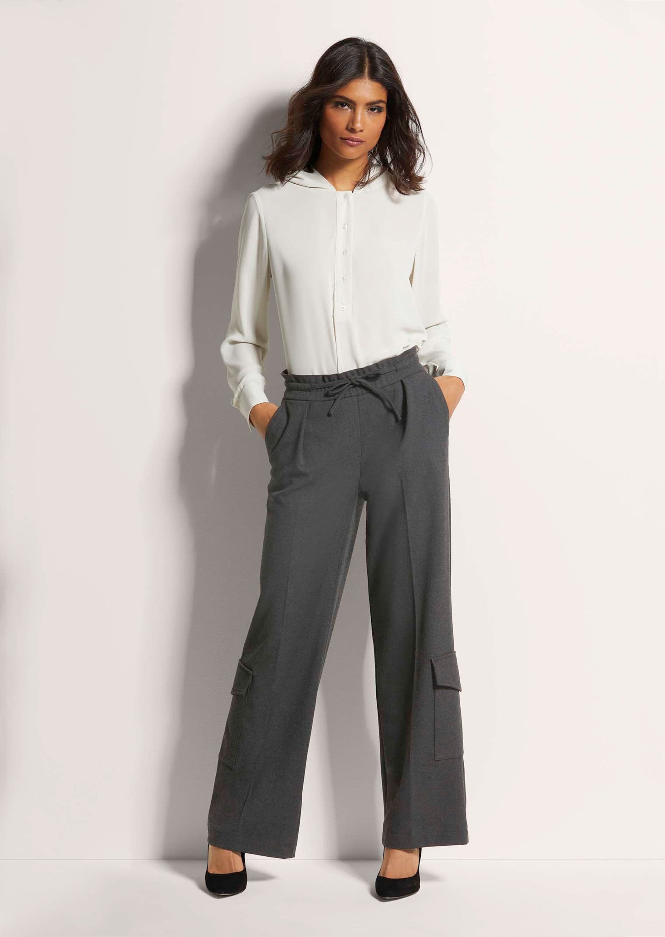 MADELEINE Cargohose Schlupfhose mit ausgestelltem Bein Uni-Design, ohne Kragen, Verschlusslos für unkomplizierten Look