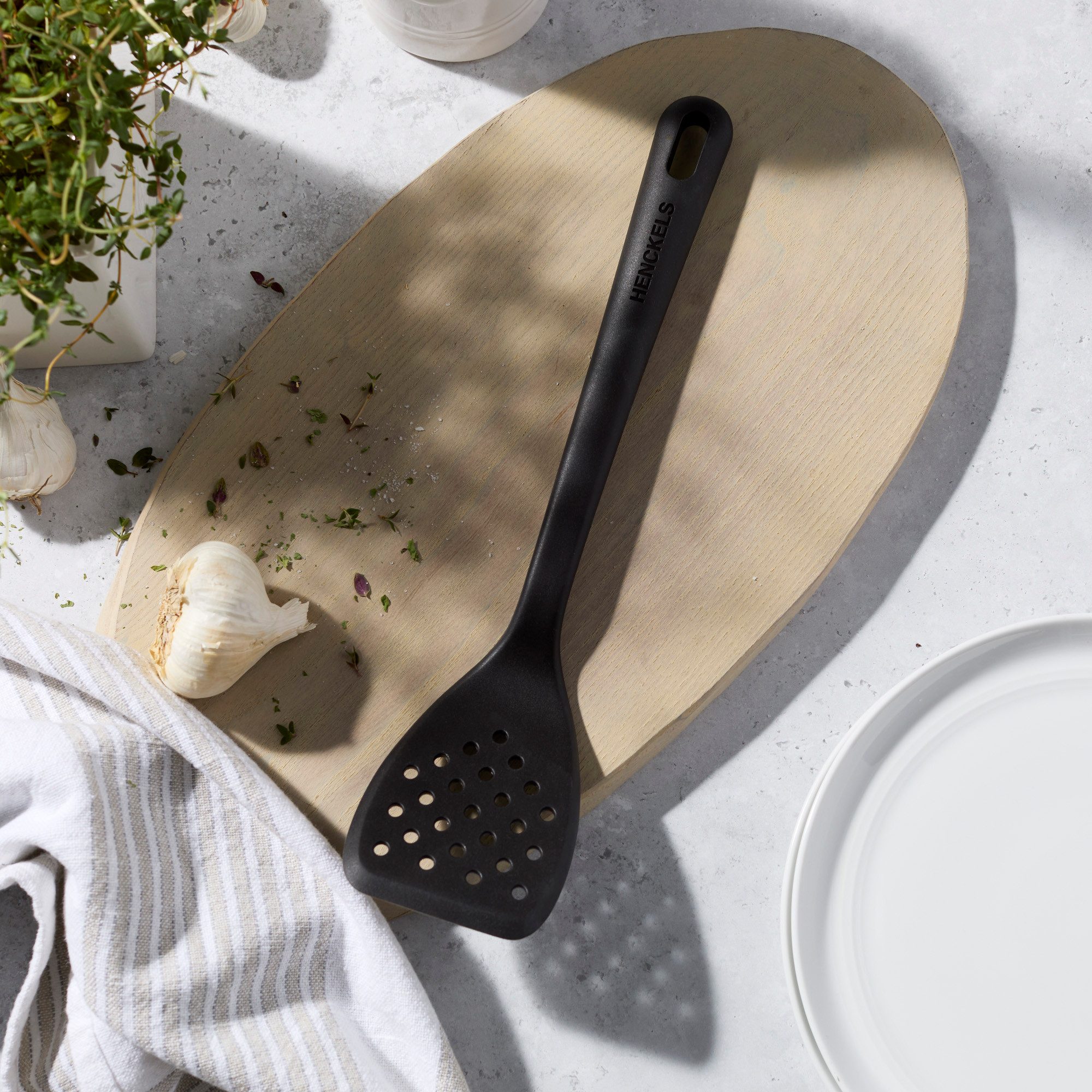 HENCKELS by ZWILLING Pfannenwender Silicone Onyx, Hitzebeständig, Aufhänge-Öse, Silikon