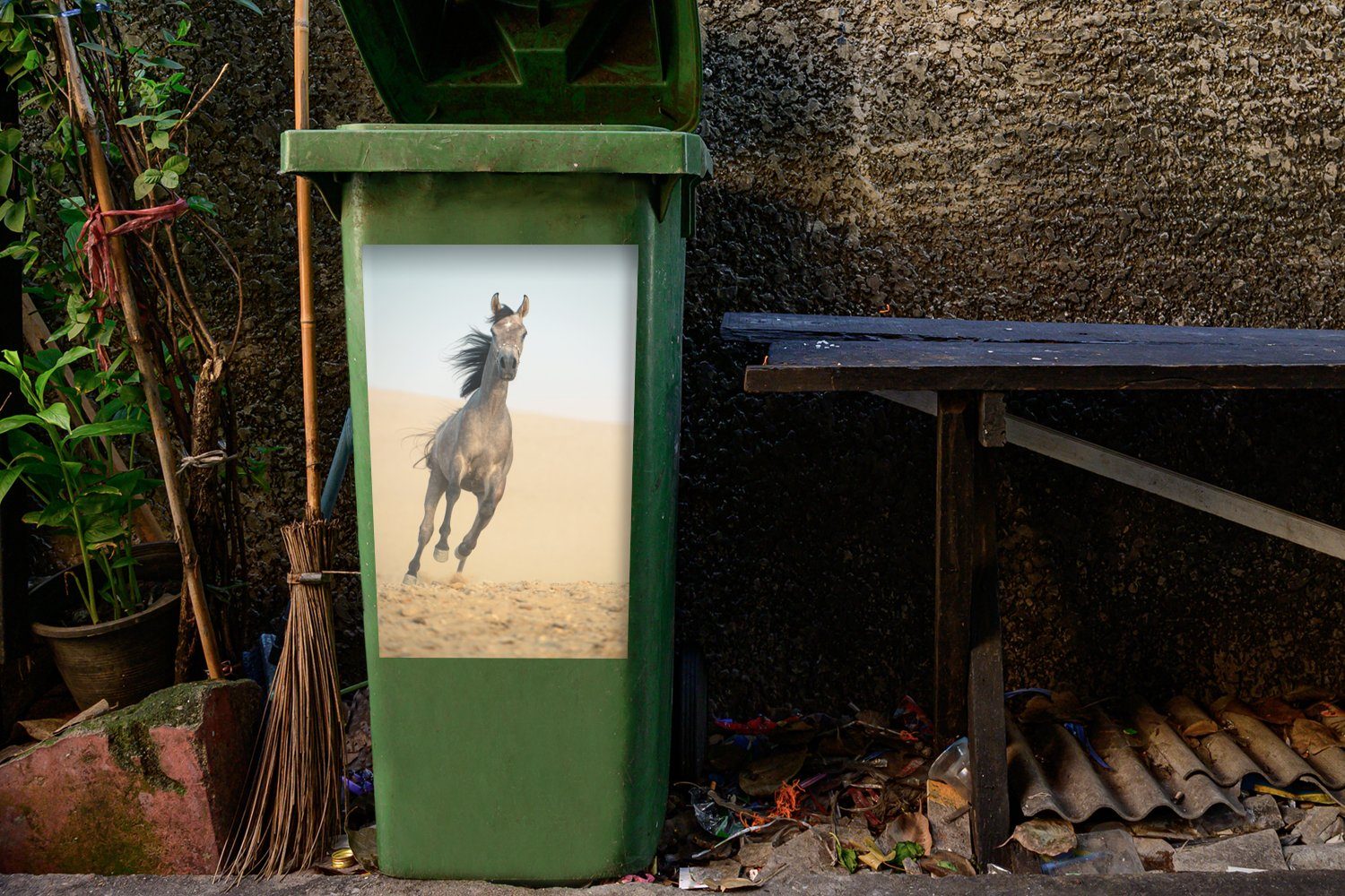 Wandsticker - Mülltonne, MuchoWow Pferd Sand Sticker, - Container, Wüste St), Mülleimer-aufkleber, Abfalbehälter (1