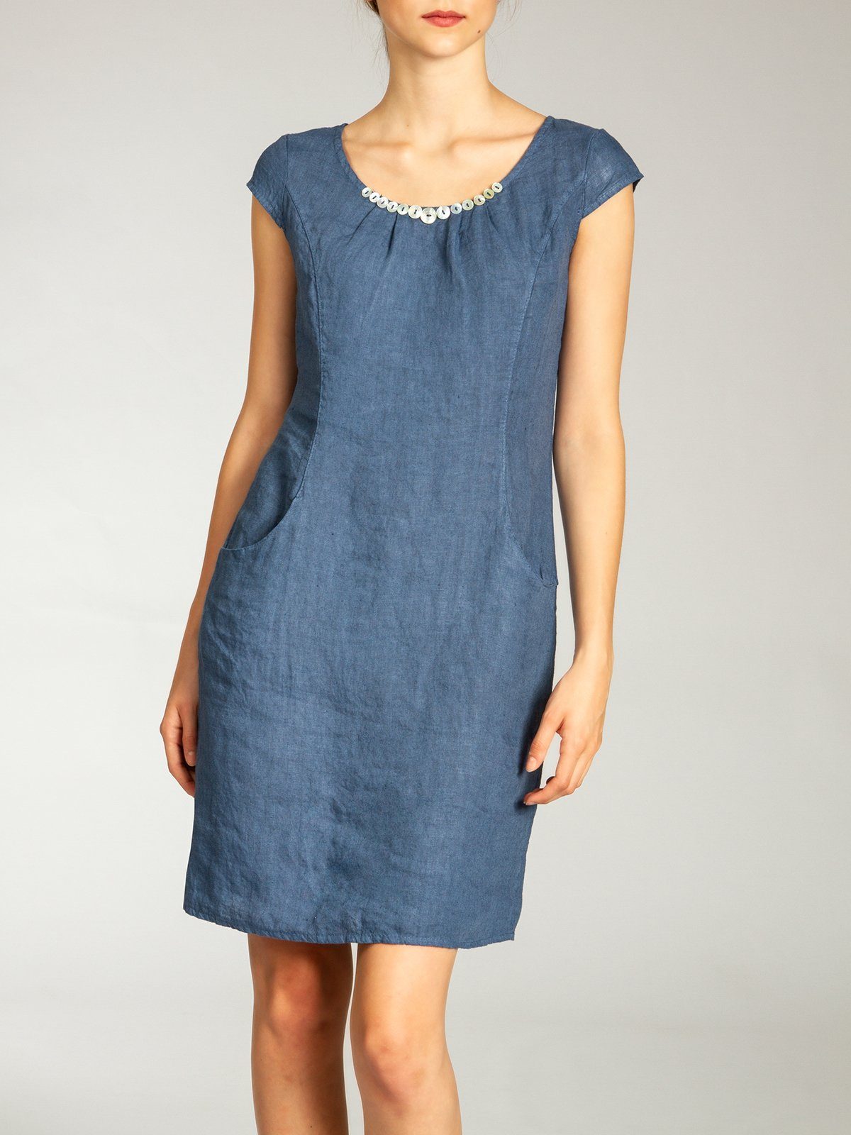 Caspar Sommerkleid SKL018 knielanges Damen Sommer Leinenkleid mit Perlmutt Knöpfe Dekor figurumspielender Schnitt, luftig leicht, angenehm kühlend