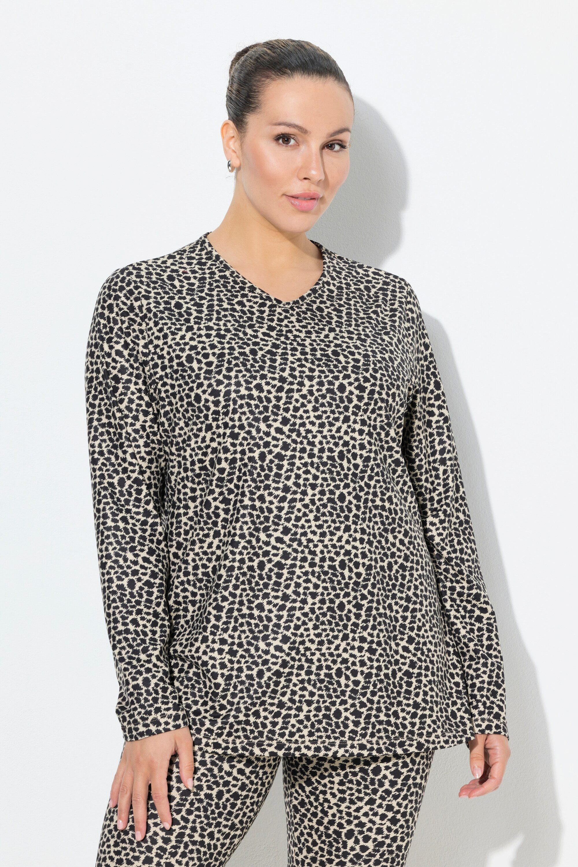 Ulla Popken Longsleeve Ski-Funktionsshirt Leomuster V-Ausschnitt Langarm günstig online kaufen