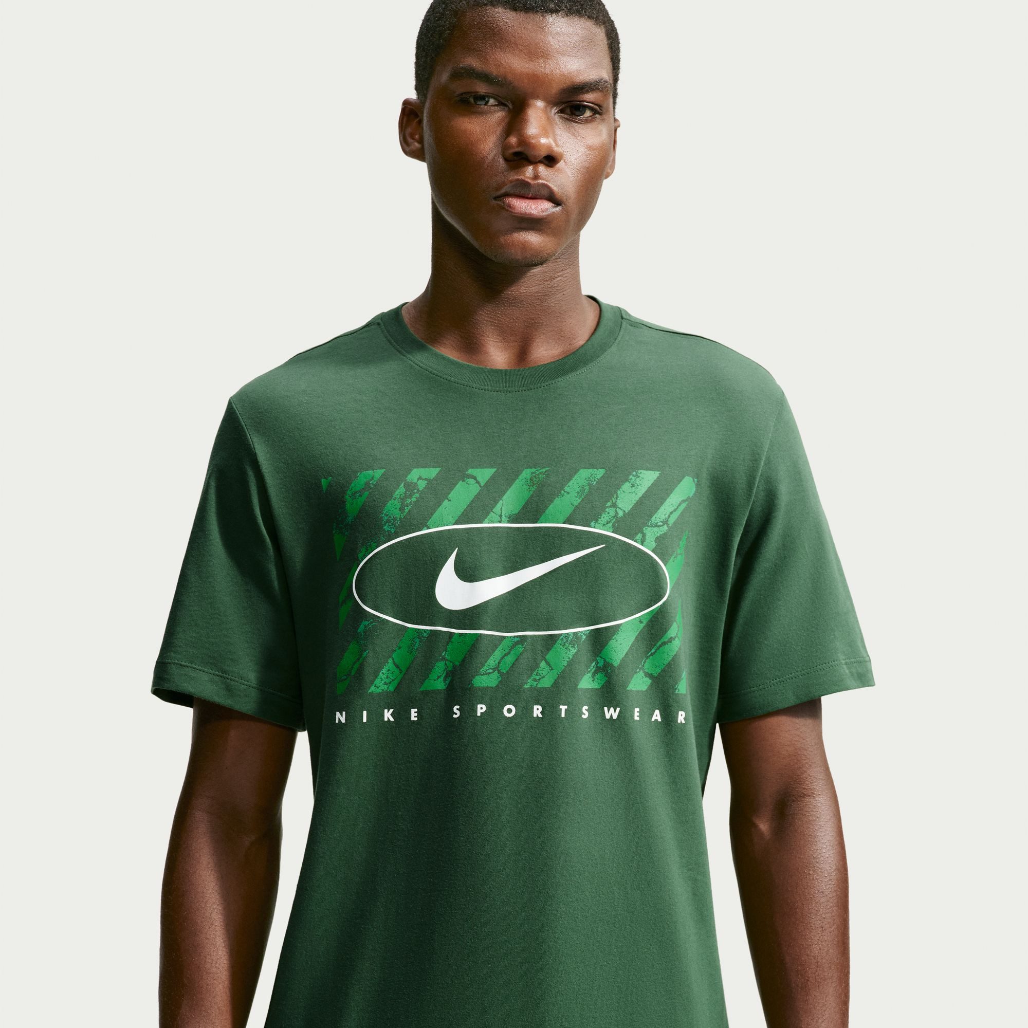 Nike Sportswear T-Shirt Nike Sportswear Men's T-Shirt mit Rundhalsausschnitt, aus Baumwolle, normale Länge