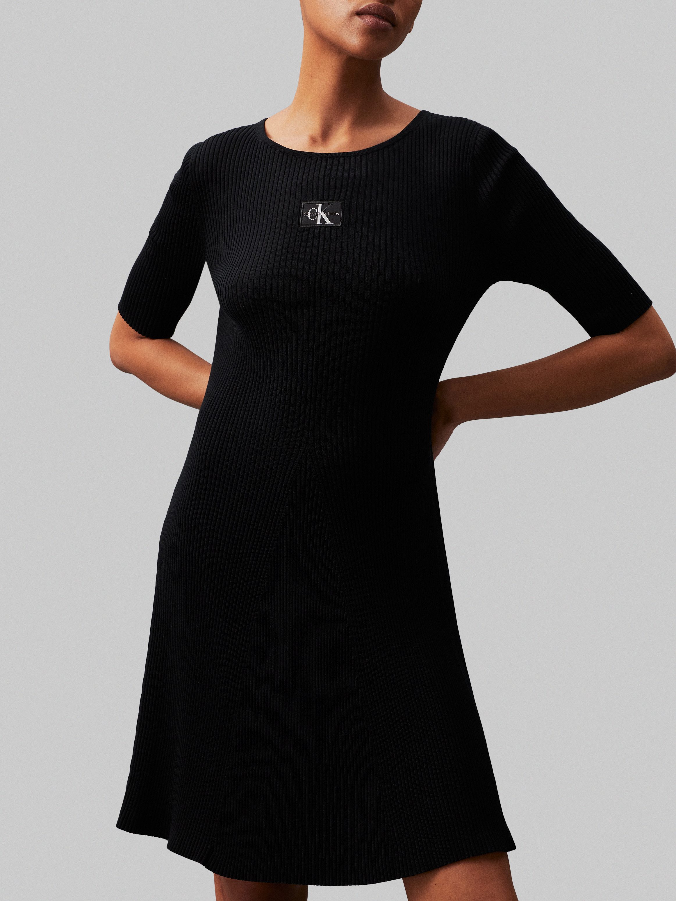 Calvin Klein Jeans Skaterkleid WOVEN LABEL SS SWEATER DRESS mit Logopatch günstig online kaufen