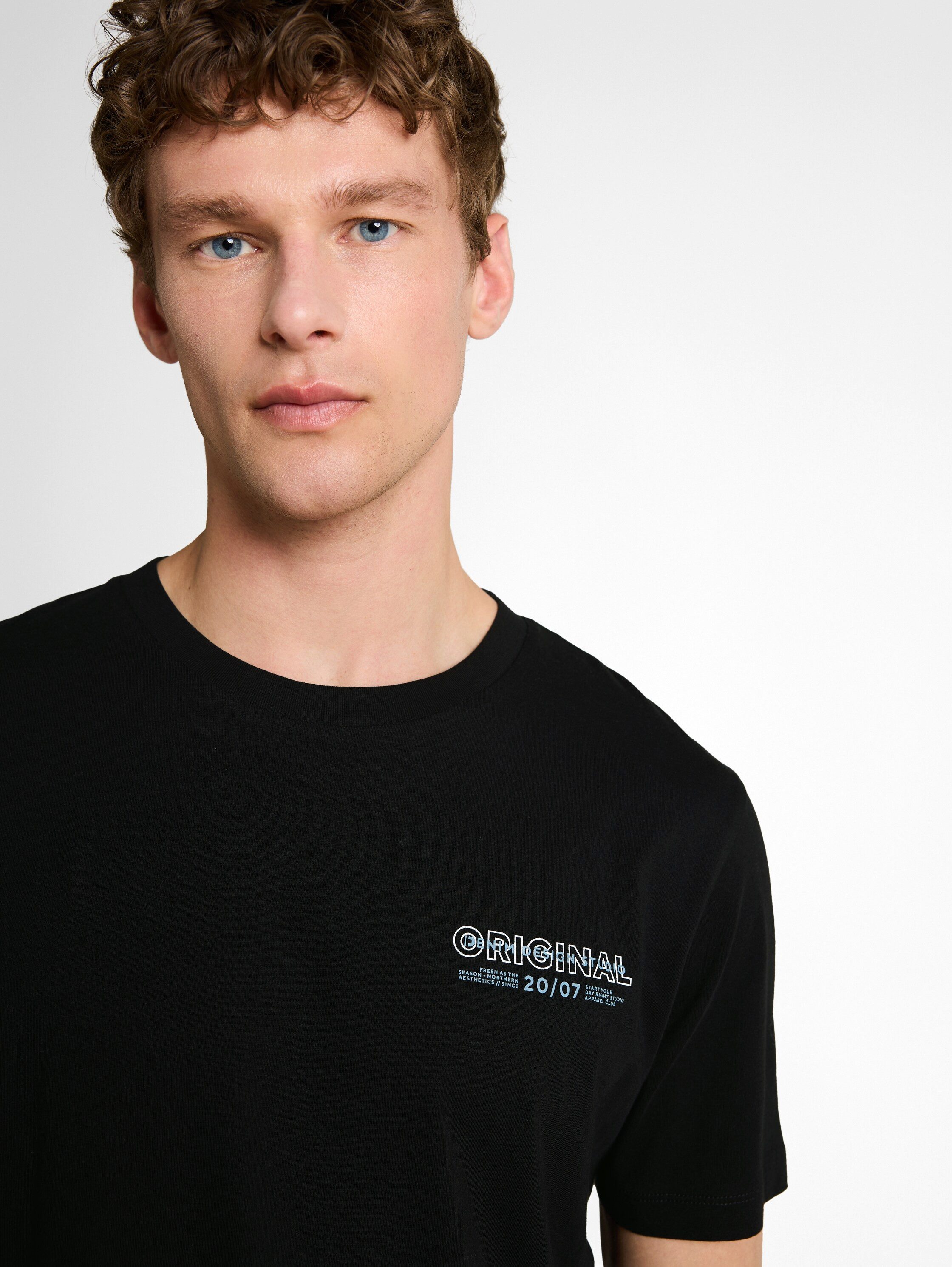 TOM TAILOR Denim Rundhalsshirt mit verschiedenen Logo Prints