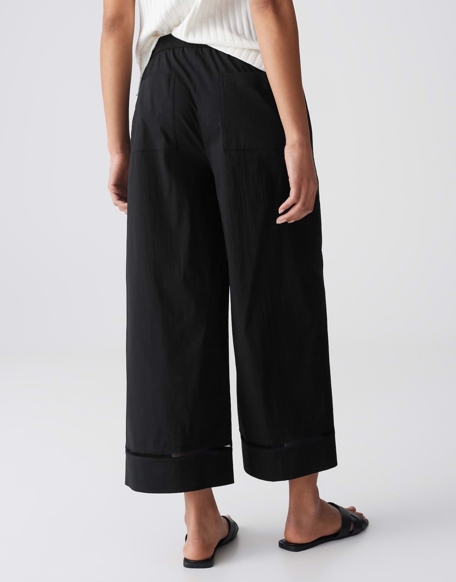 OPUS Culotte Misha lace aus glatter Webware mit mattem Glanz Der Spitzenbesatz am Saum verleiht eine feminine Note