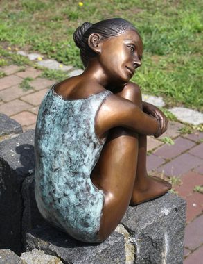 Bronzeskulpturen Skulptur Bronzefigur Mädchen im Badeanzug