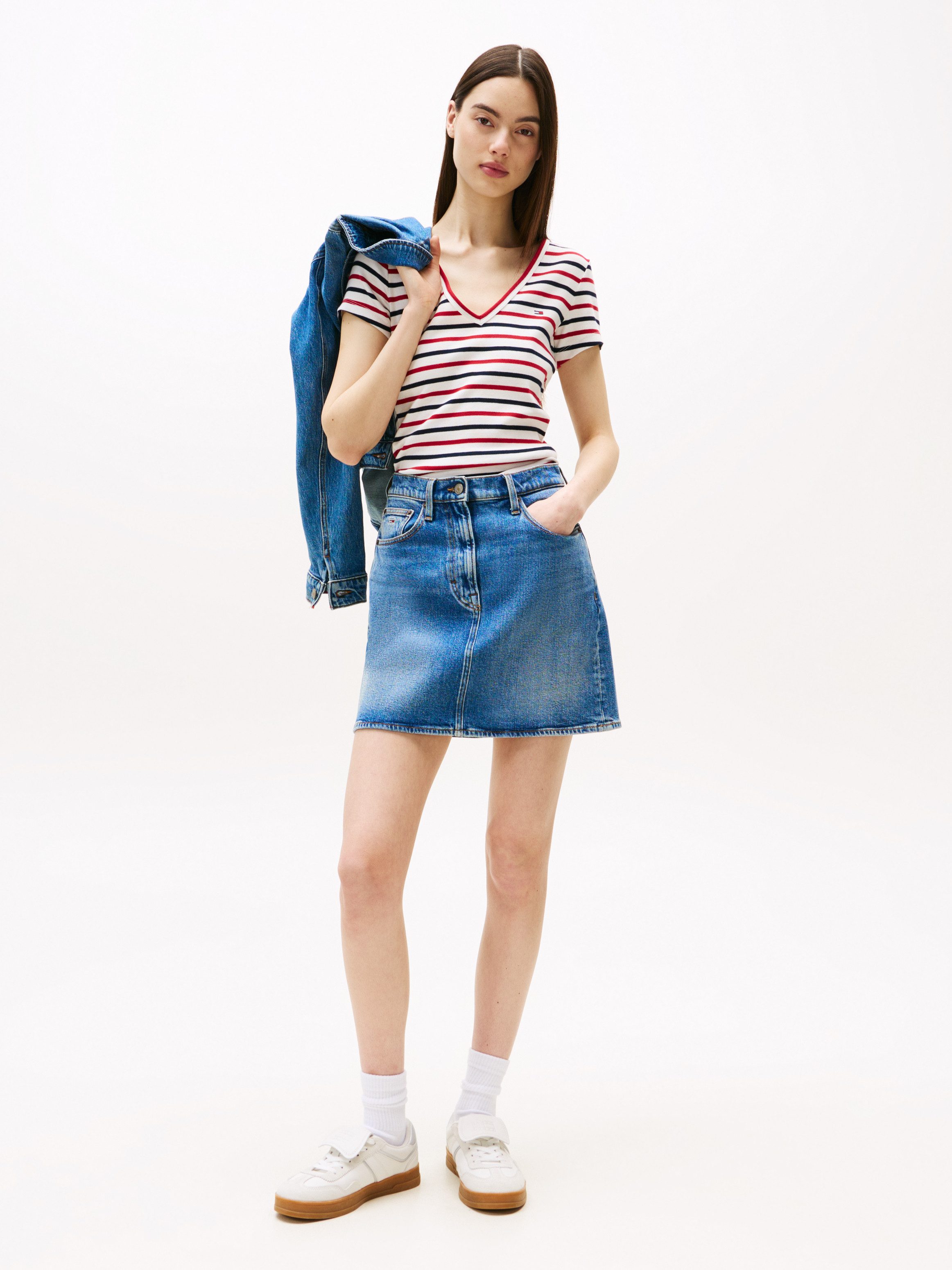 Tommy Jeans Kurzarmshirt TJW SLIM ESSENTIAL RIB V SS mit gerippter Struktur günstig online kaufen