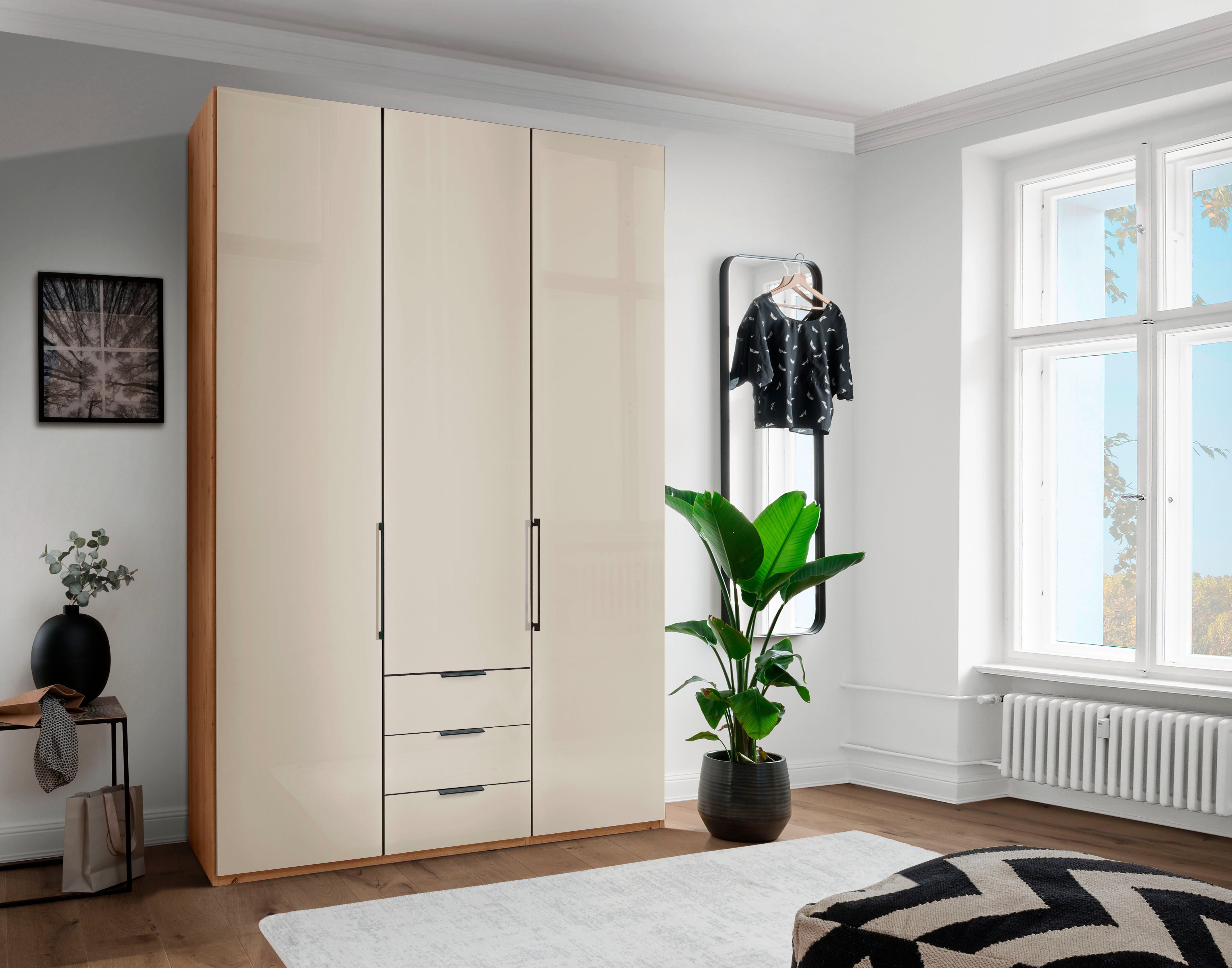 WIEMANN Kleiderschrank Monaco mit Glasfront sowie hochwertigen Beschlägen inkl. Dämpfung