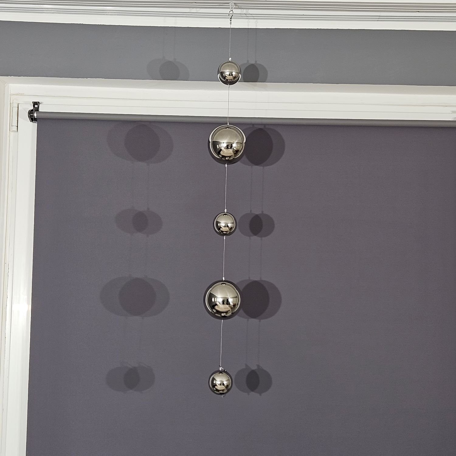 Gardinen by Justyna Hängedekoration Kugeln Girlande Groß, Garten Deko, Girlande Balls Edelstahl, Kugeln Drahtseil, Fensterdeko