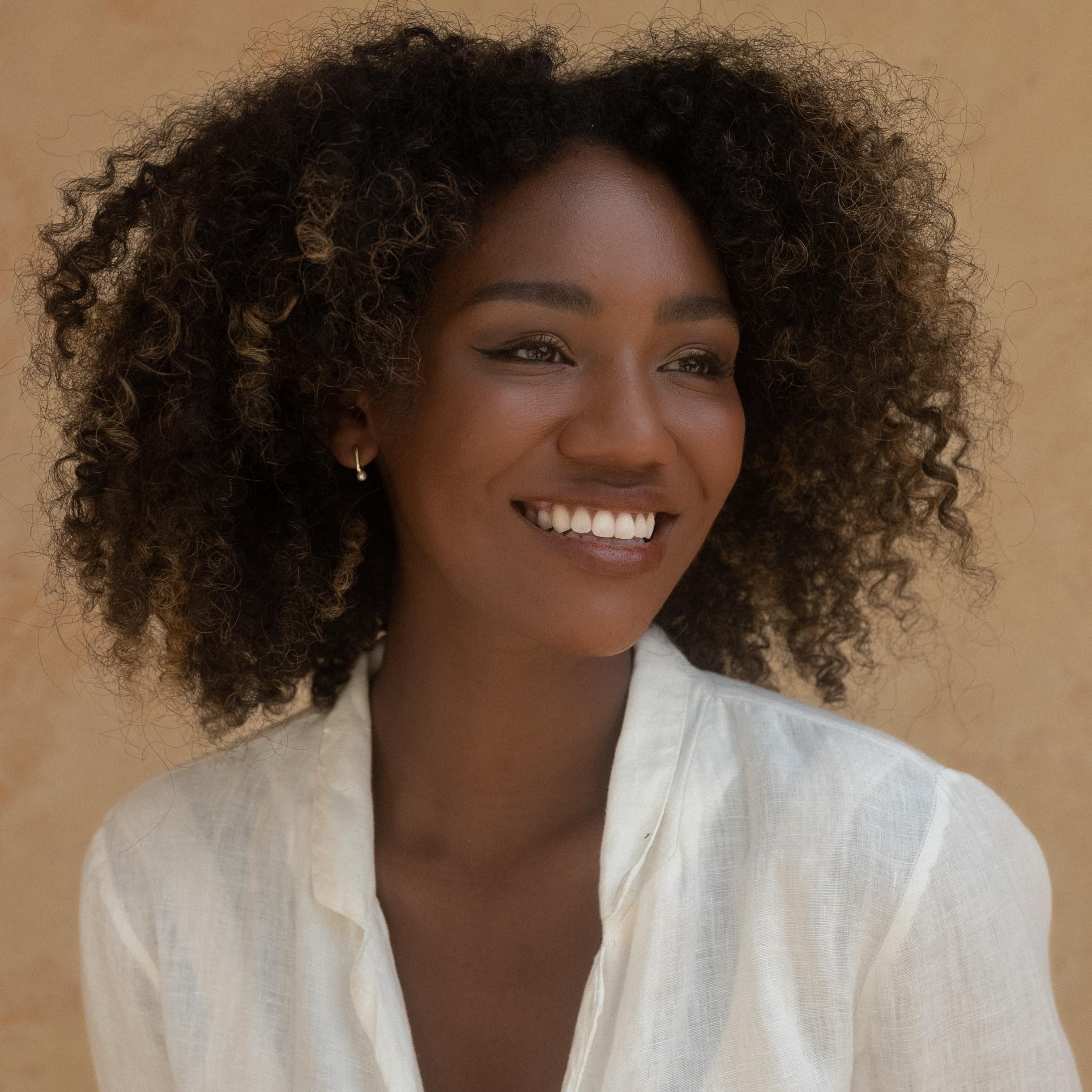 Made by Nami Perlenohrringe Gold mit Süßwasserperlen aus 925 Sterling Silber, Geschenke für Frauen Wasserfester Schmuck