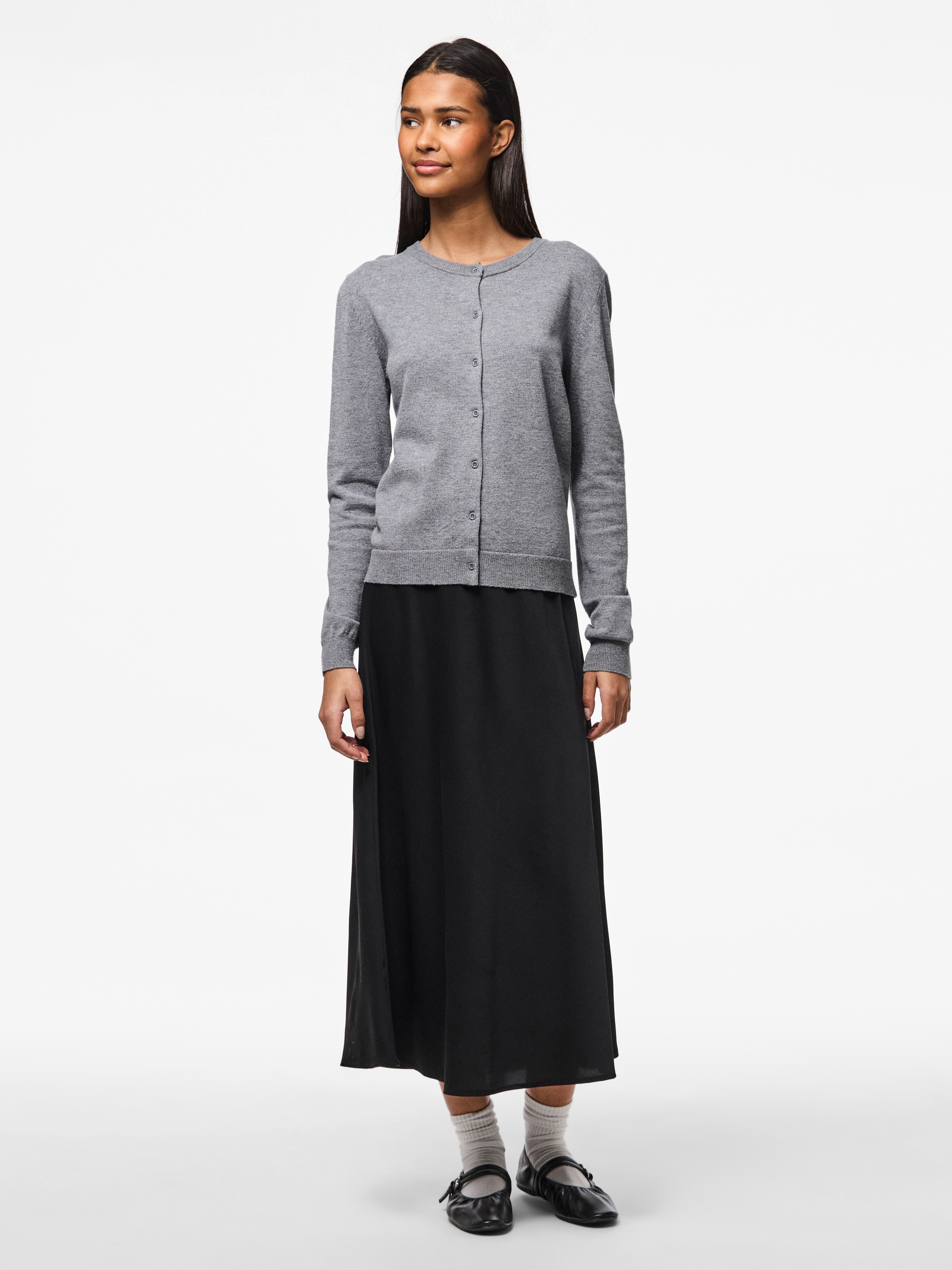 pieces Strickjacke PCNORA LS O-NECK KNIT CARDIGAN NOOS BC Viskosemischung, slim fit