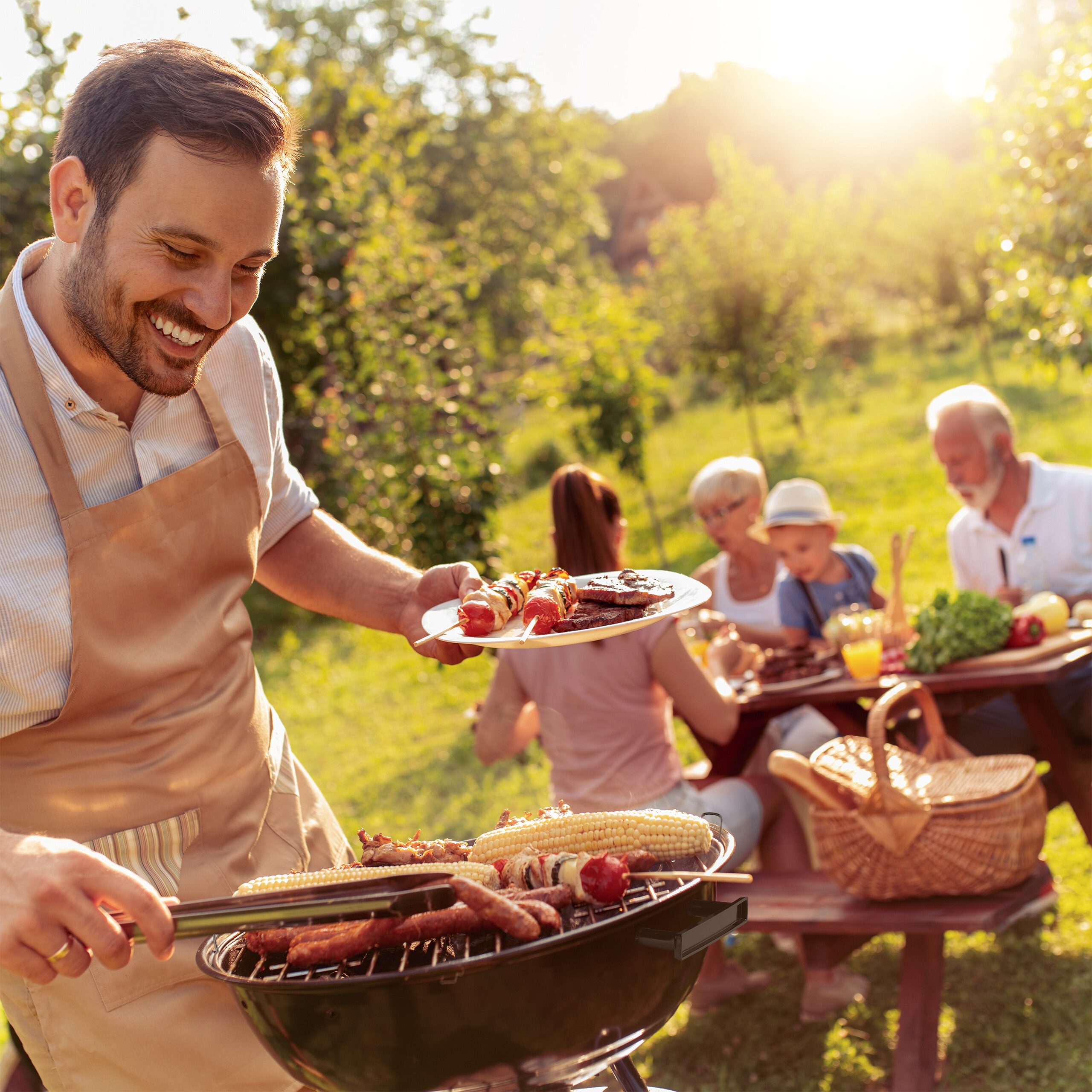 relaxdays Holzkohlegrill Großer Kugelgrill mit Rädern – Bild 3 von 5