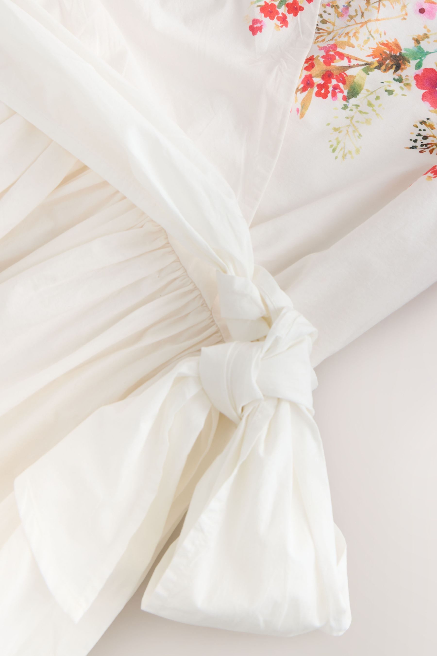 Next Midikleid Midikleid mit kurzen Puffärmeln und Bindegürtel (1-tlg)
