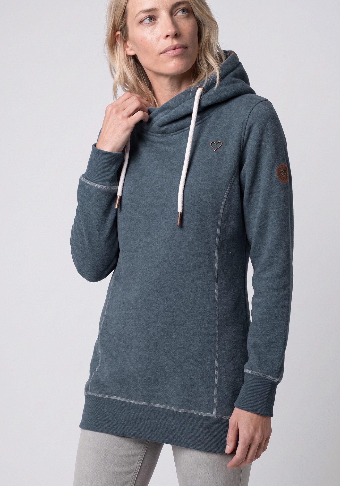 Alife & Kickin Kapuzensweatshirt AlvaAK A schlichtes Kapuzensweatshirt mit Herz-Aufnäher, länger geschnitten – Bild 2 von 5