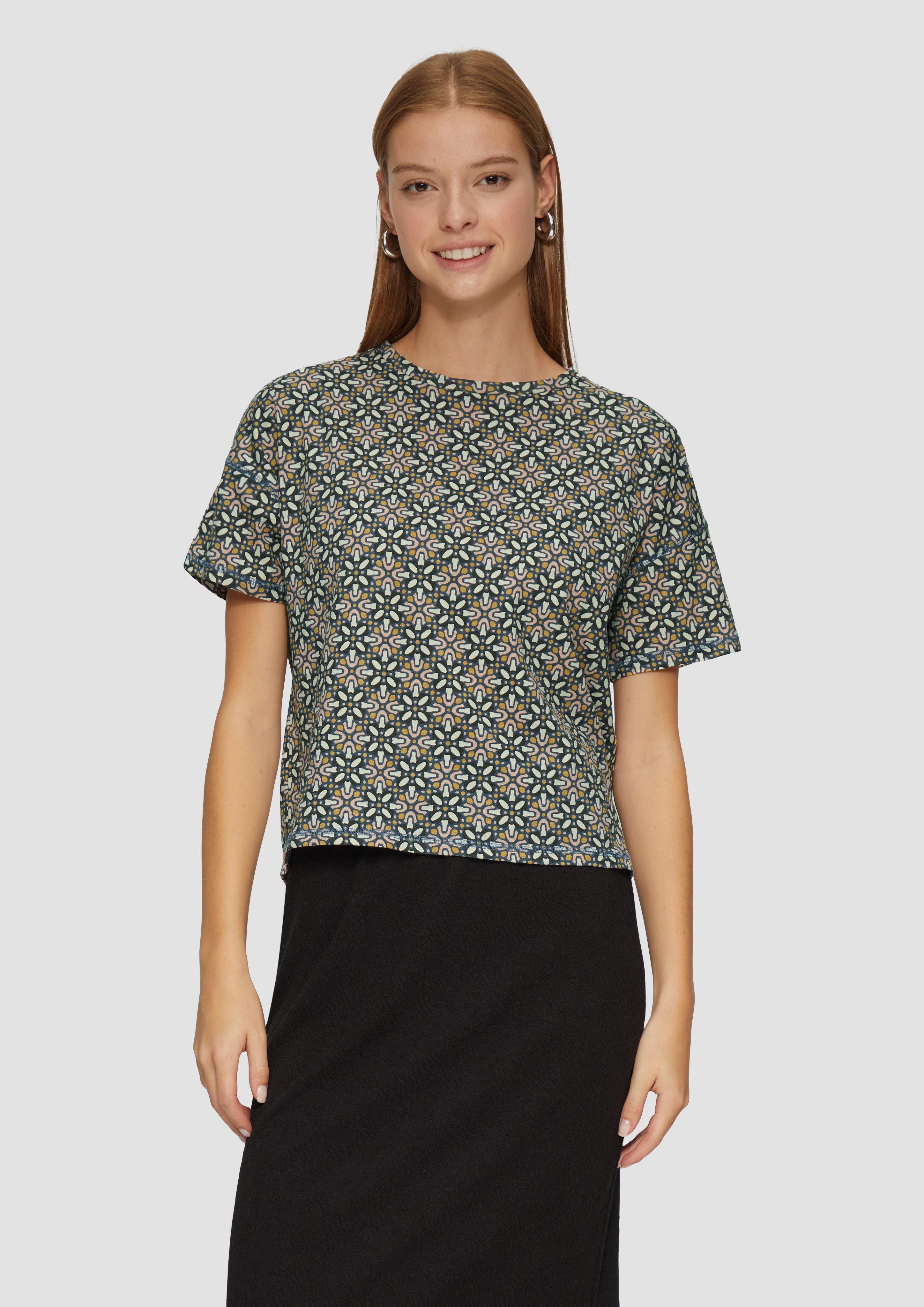 QS Kurzarmshirt Verkürztes T-Shirt mit All-over-Print günstig online kaufen