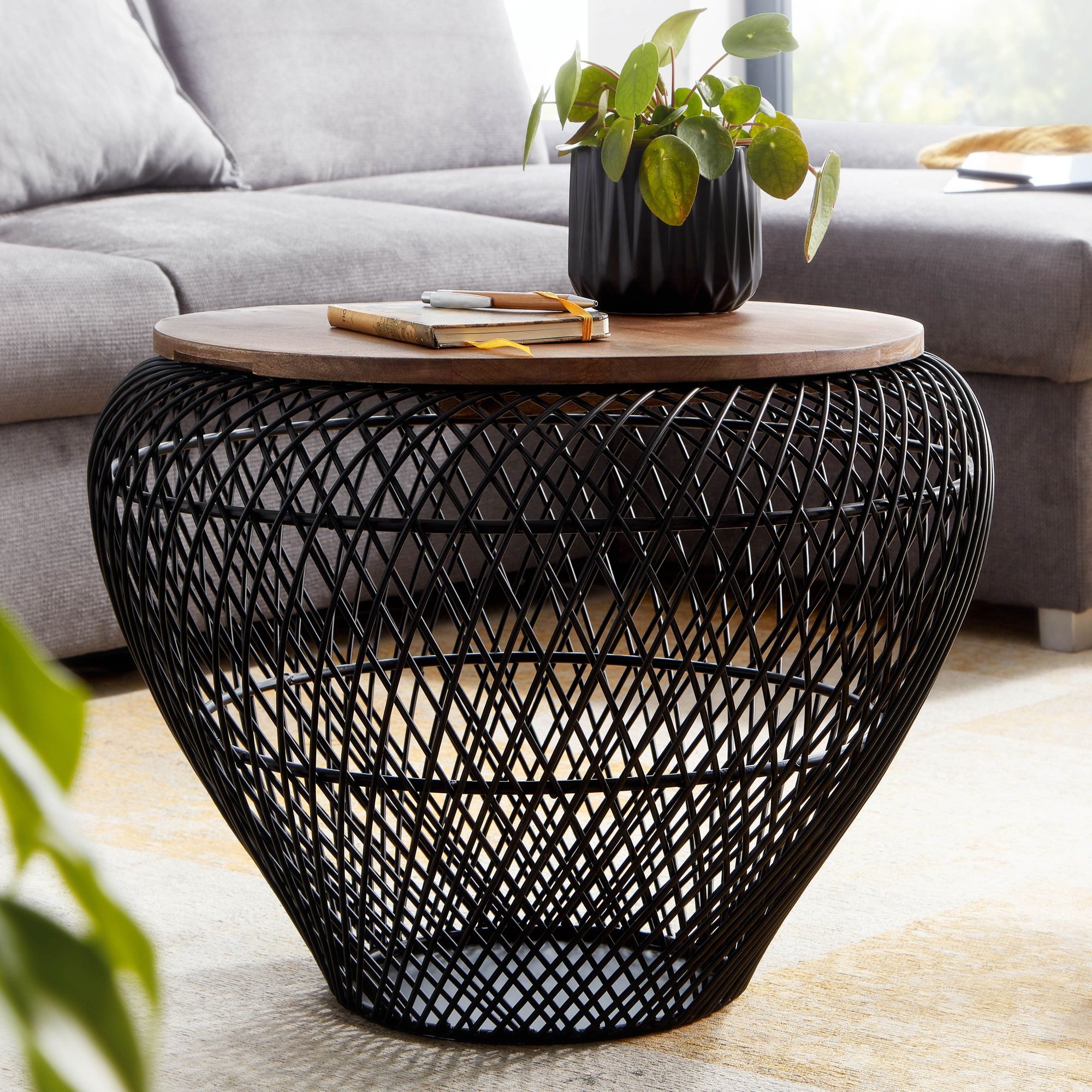 FINEBUY Couchtisch FB41528 Sofatisch Rund Metall Ø 60 cm Tisch Stauraum Wohnzimmer (Beistelltisch Sofatisch Korbtisch Rund Stauraum), Mango Massivholz Metall 60x60x45 cm Schwarz